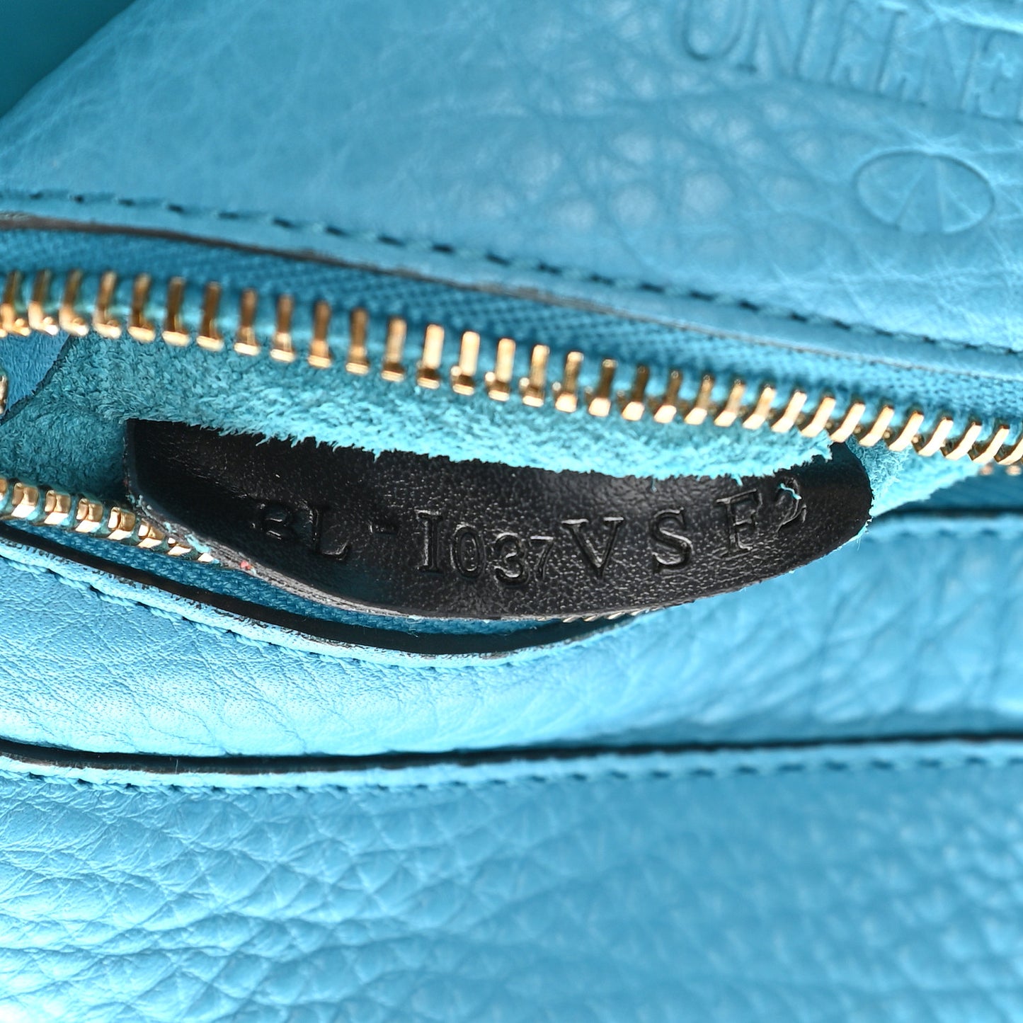 Pebbled Calfskin Small Rockstud Tote Parrot
