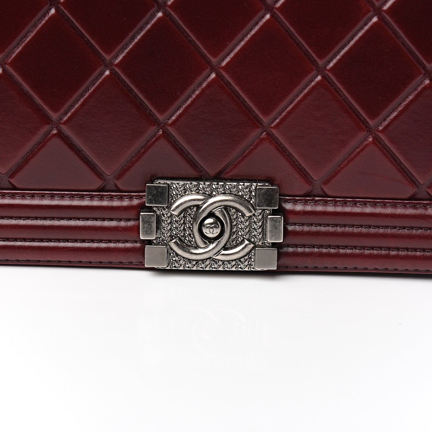 Calfskin Embossed New Medium Paris Salzburg Boy Flap Red