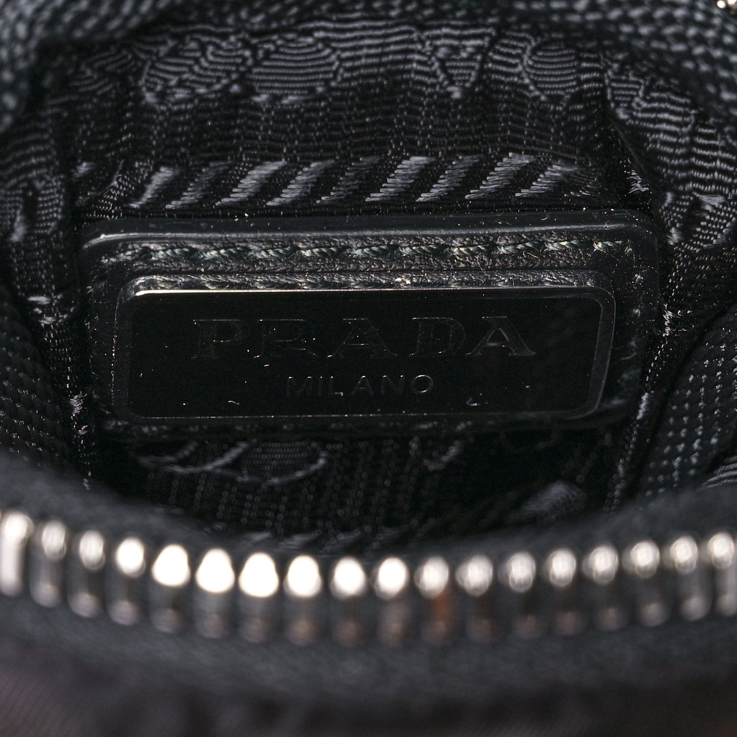 Spazzolato Rois Re-Nylon Metal Triangle Logo Monolith Pouch Pocket 55mm Boots 38 Black