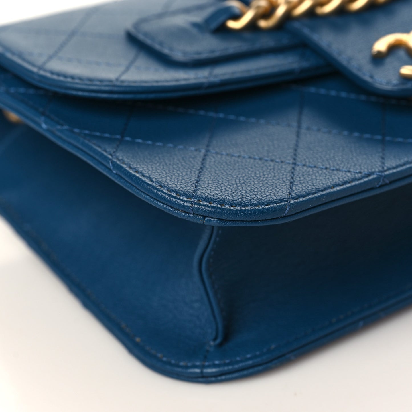 Sheepskin Stitched Chain Flap Bag Blue