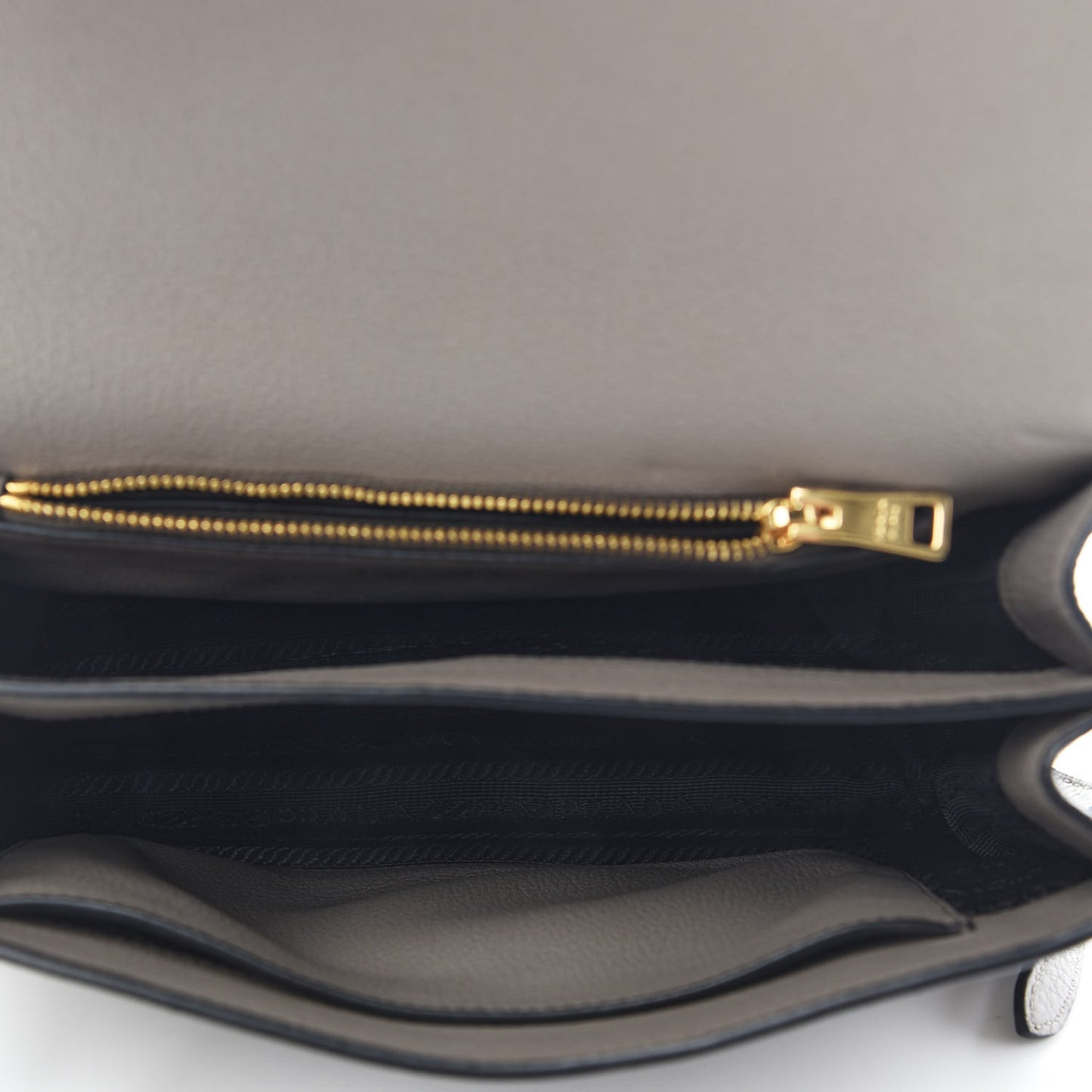 Vitello Daino Flap Crossbody Argilla