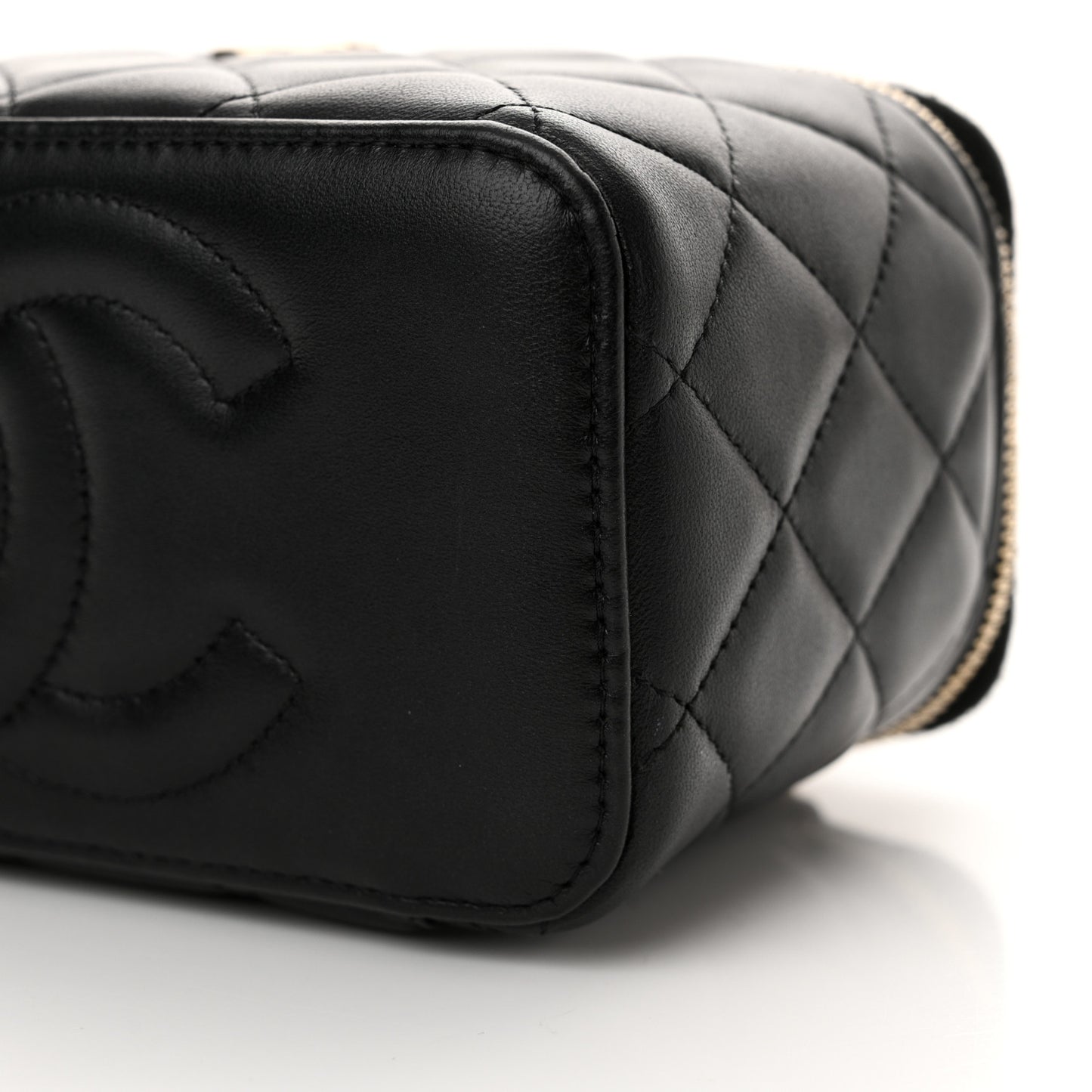 Lambskin Quilted Small Top Handle Vanity Case With Chain Black