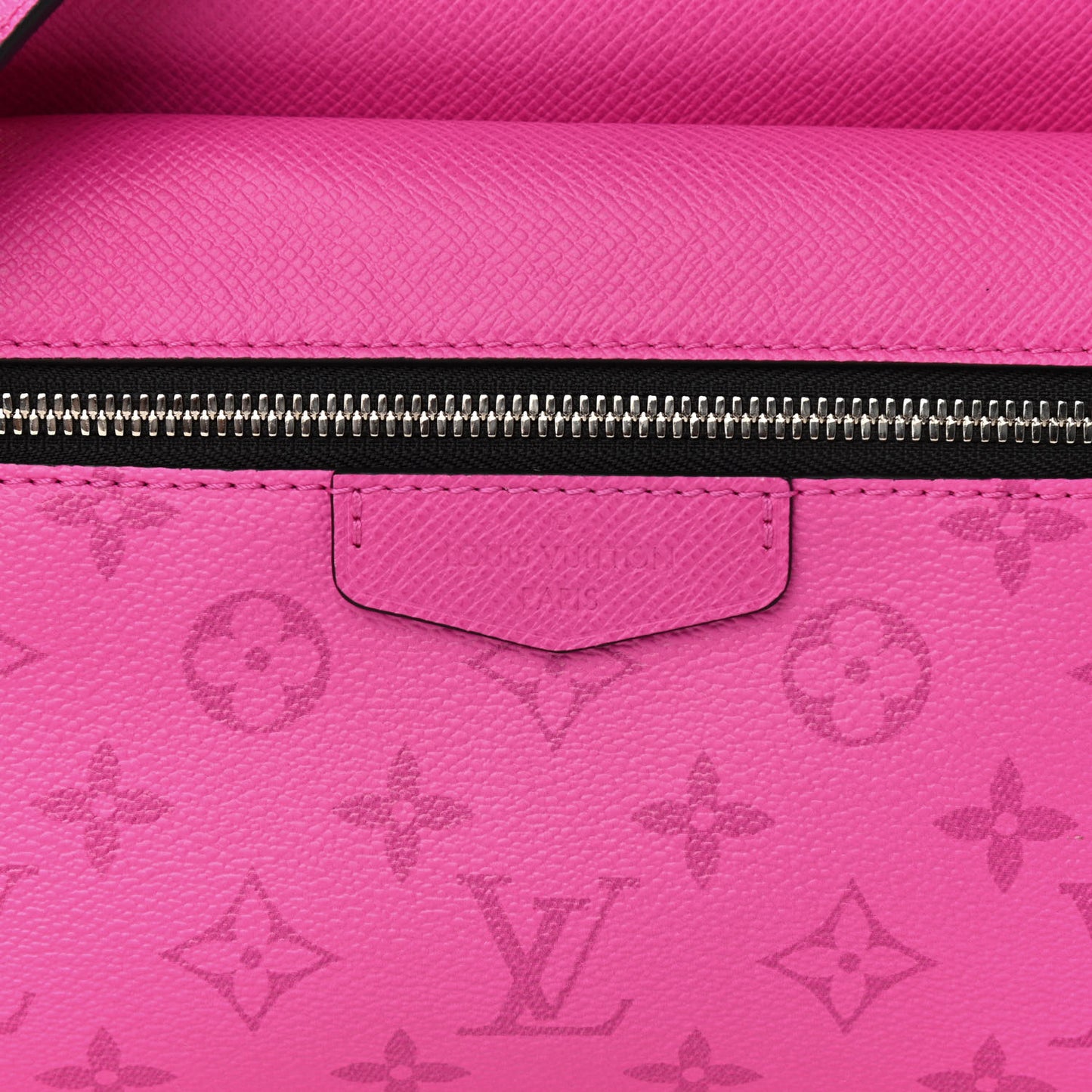 Taigarama Outdoor Messenger Fuchsia