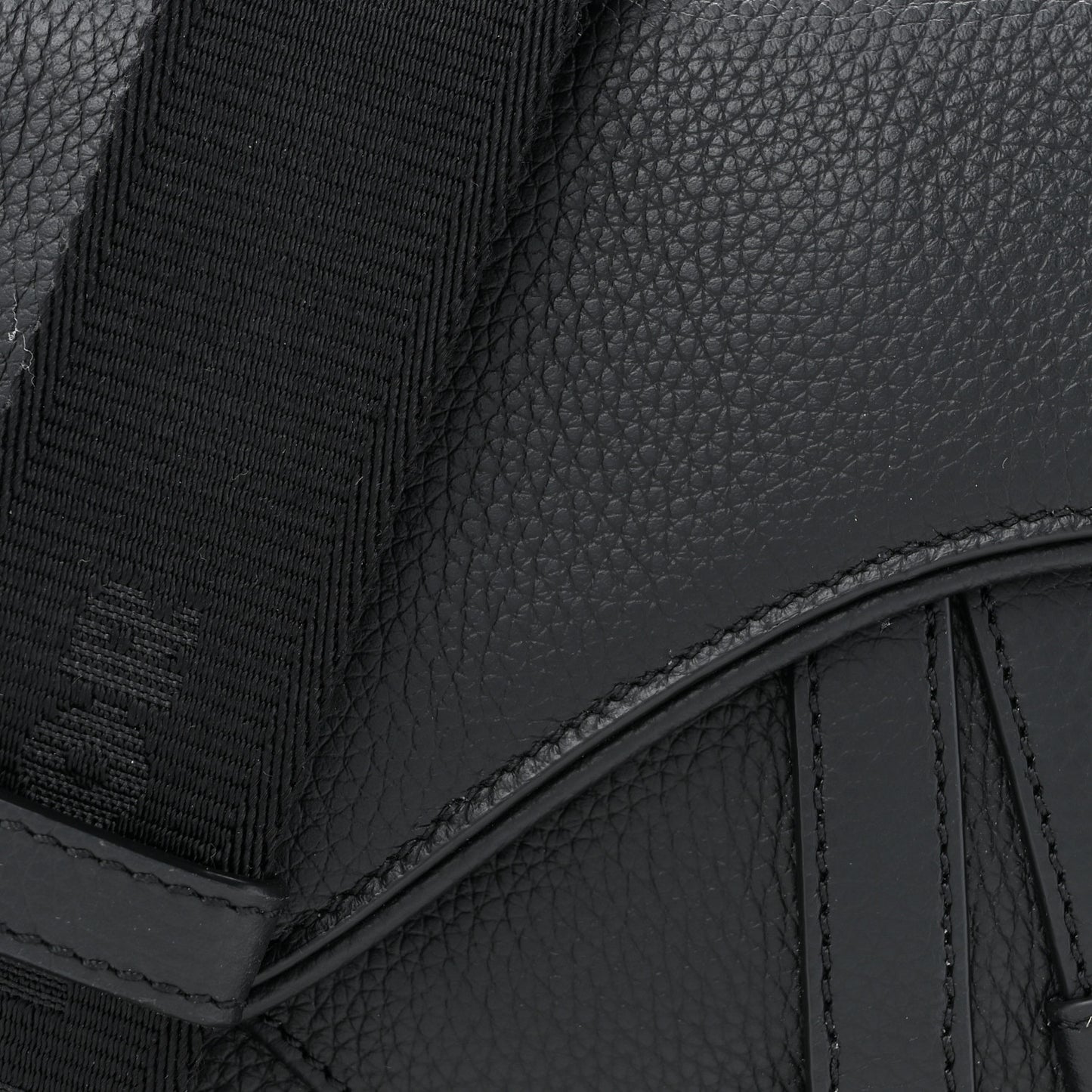 Grained Calfskin Mens Mini Saddle Bag Black