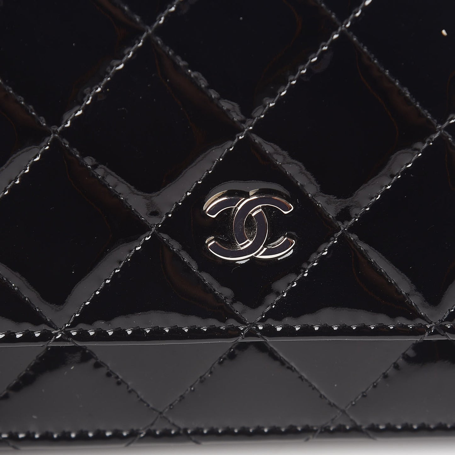Patent Quilted Wallet On Chain WOC Black