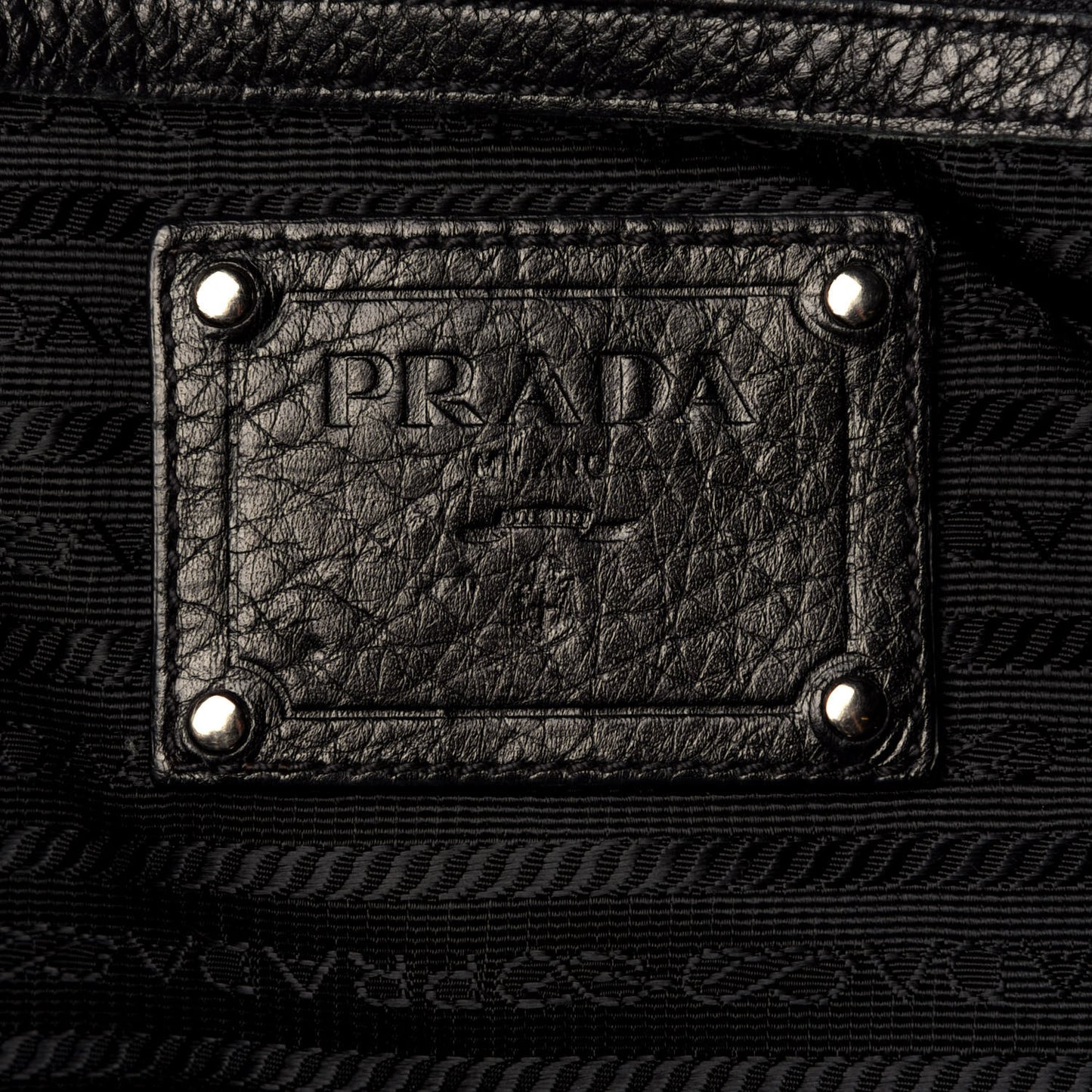 Vitello Daino Hobo Black