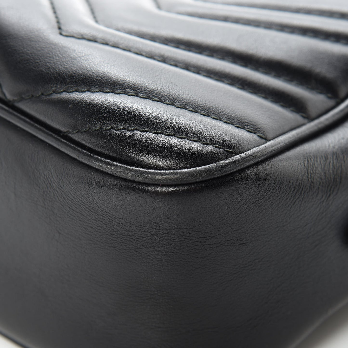 Calfskin Matelasse Small GG Marmont Chain Shoulder Bag Black