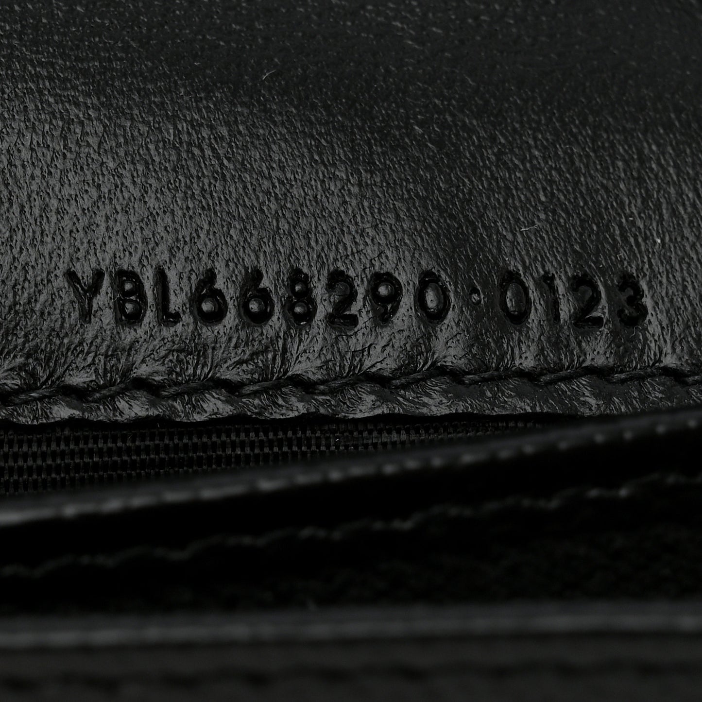 Grain De Poudre Matelasse Chevron Monogram Flap Card Case Black