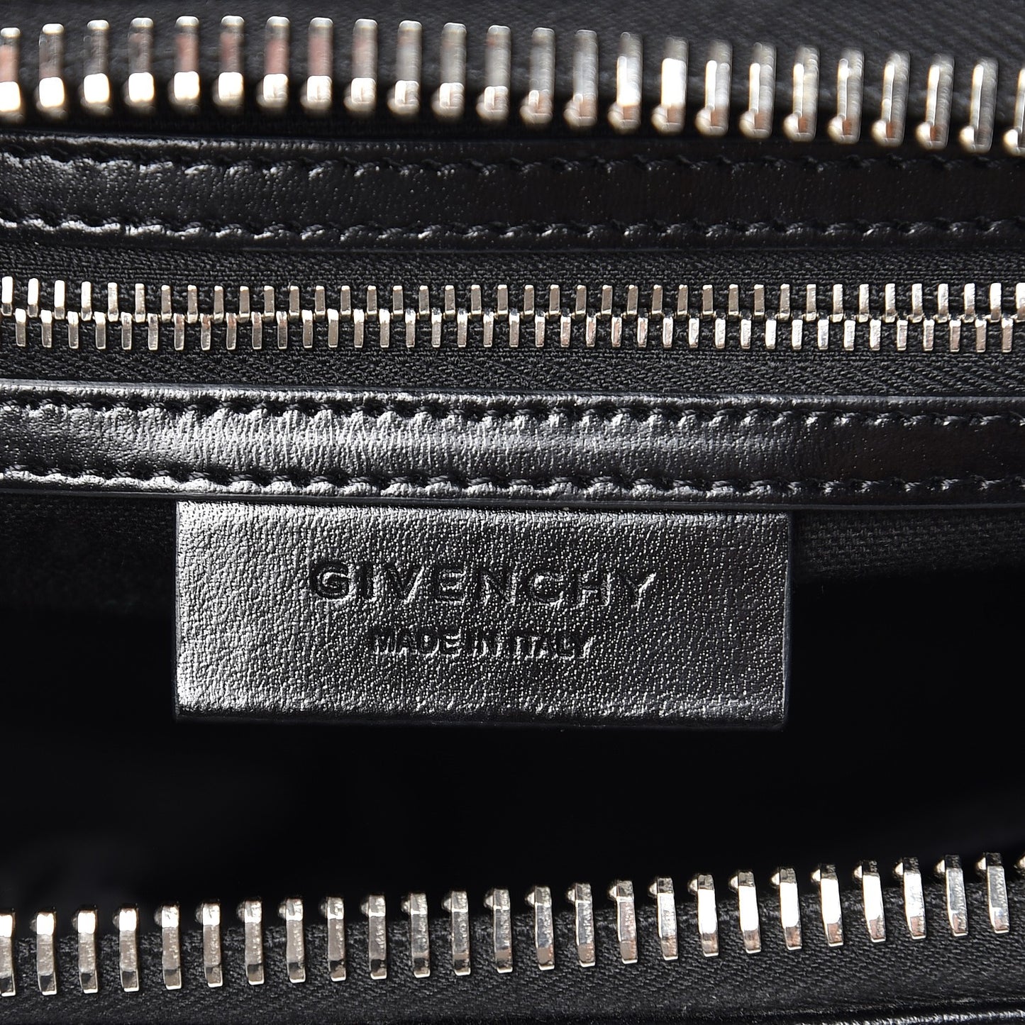 Shiny Lord Calfskin Medium Antigona Black