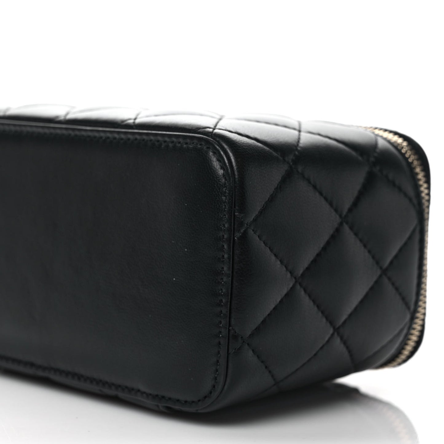 Lambskin Quilted Small Pearl Crush Vanity Case With Chain Black
