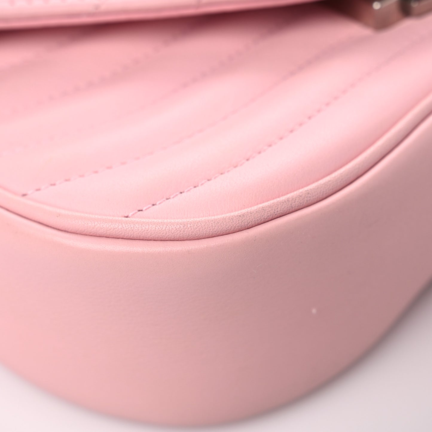 Calfskin New Wave Chain MM Smoothie Pink