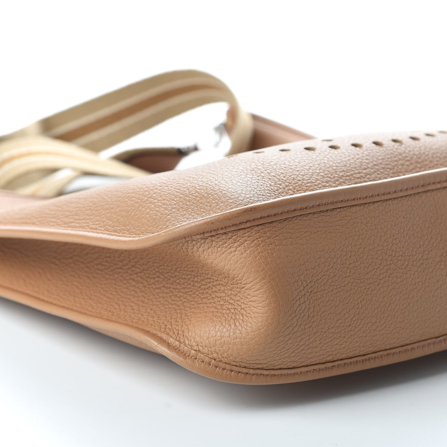 Togo Evelyne GM Tabac Camel