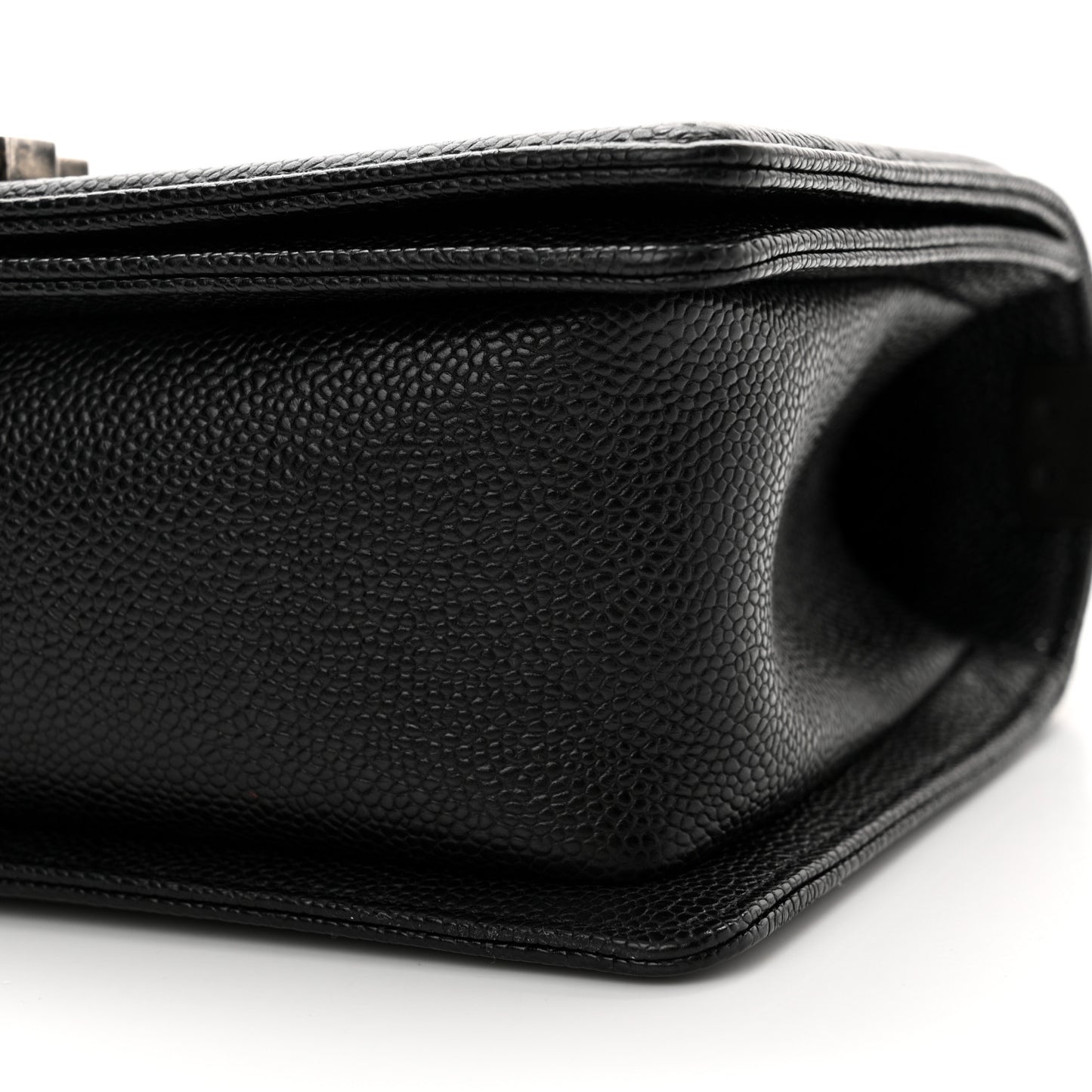 Caviar Quilted Medium Boy Flap Black