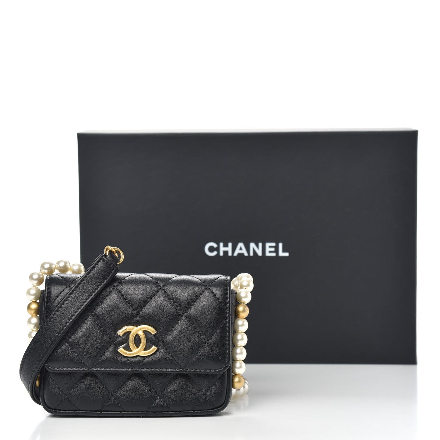 Calfskin Quilted About Pearls Card Holder Flap With Chain Black