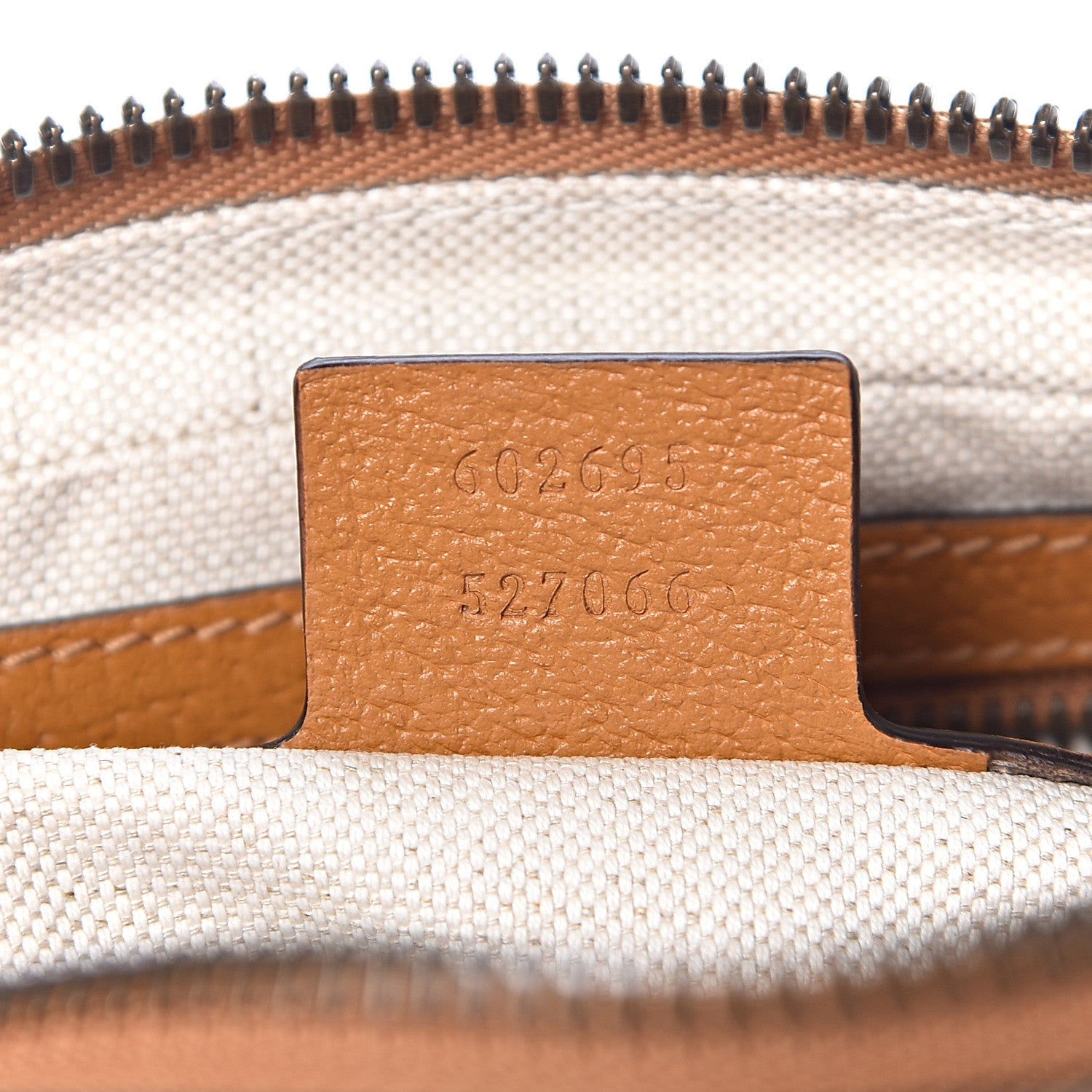 Gucci X DISNEY Mini Vintage GG Supreme Monogram Mickey Mouse Small Belt Bag 90 36 Beige Vintage Sun Oil 7 of 10