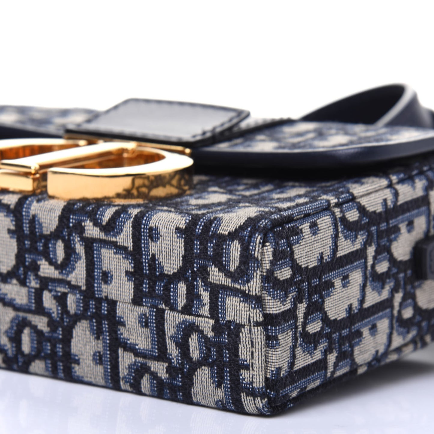 Oblique 30 Montaigne Box Bag Blue