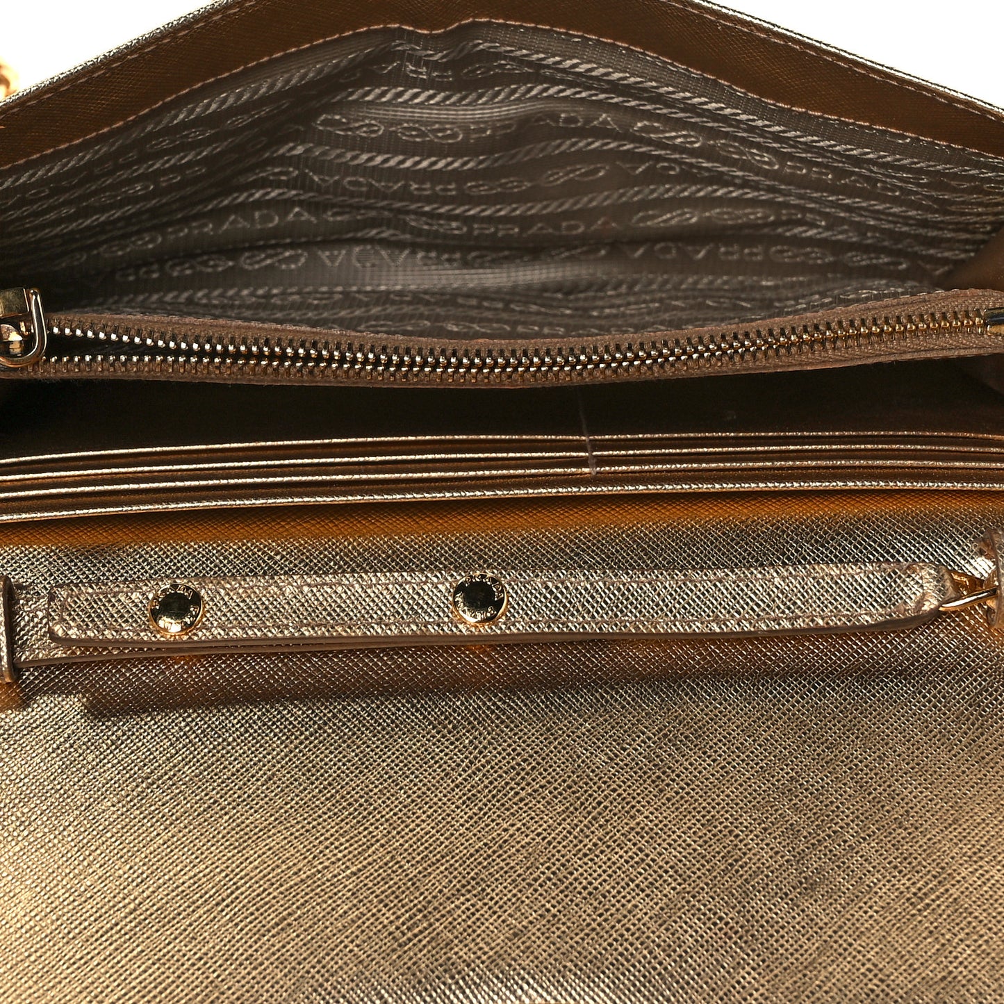 Saffiano Lux Sound Wallet On Chain Platino