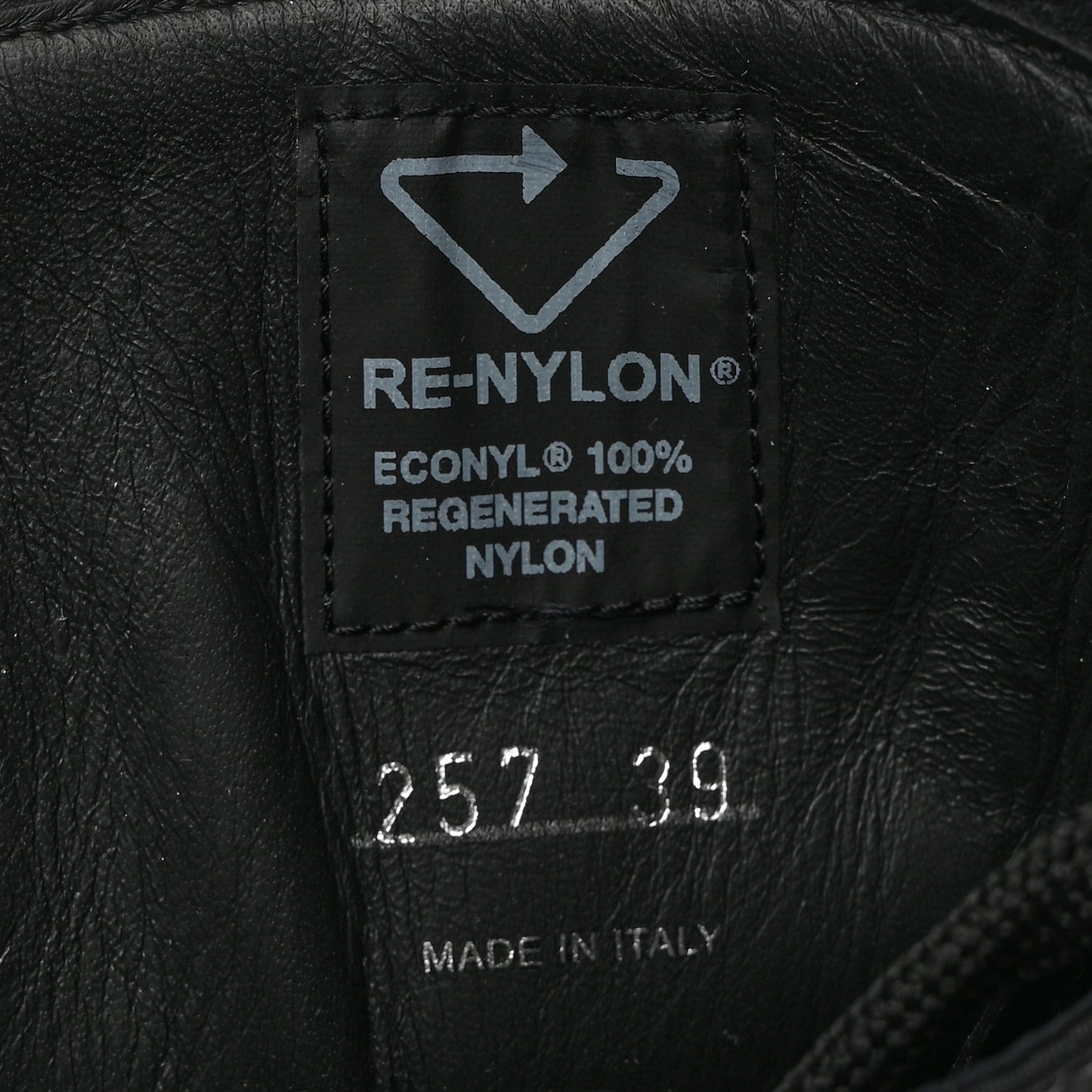 Spazzolato Rois Re-Nylon Metal Triangle Logo Monolith Pouch Pocket 55mm Tall Combat Boots 39 Black