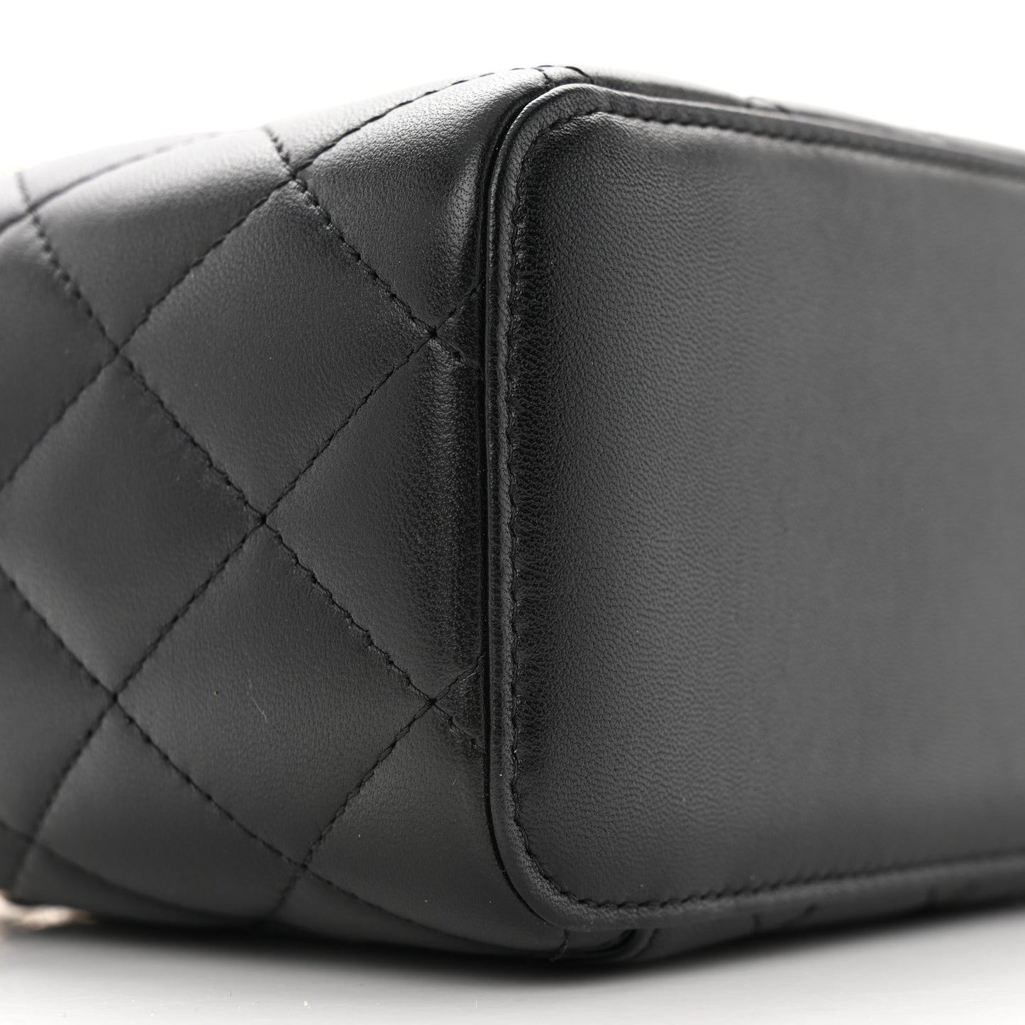 Lambskin Quilted Small Top Handle Vanity Case With Chain Black