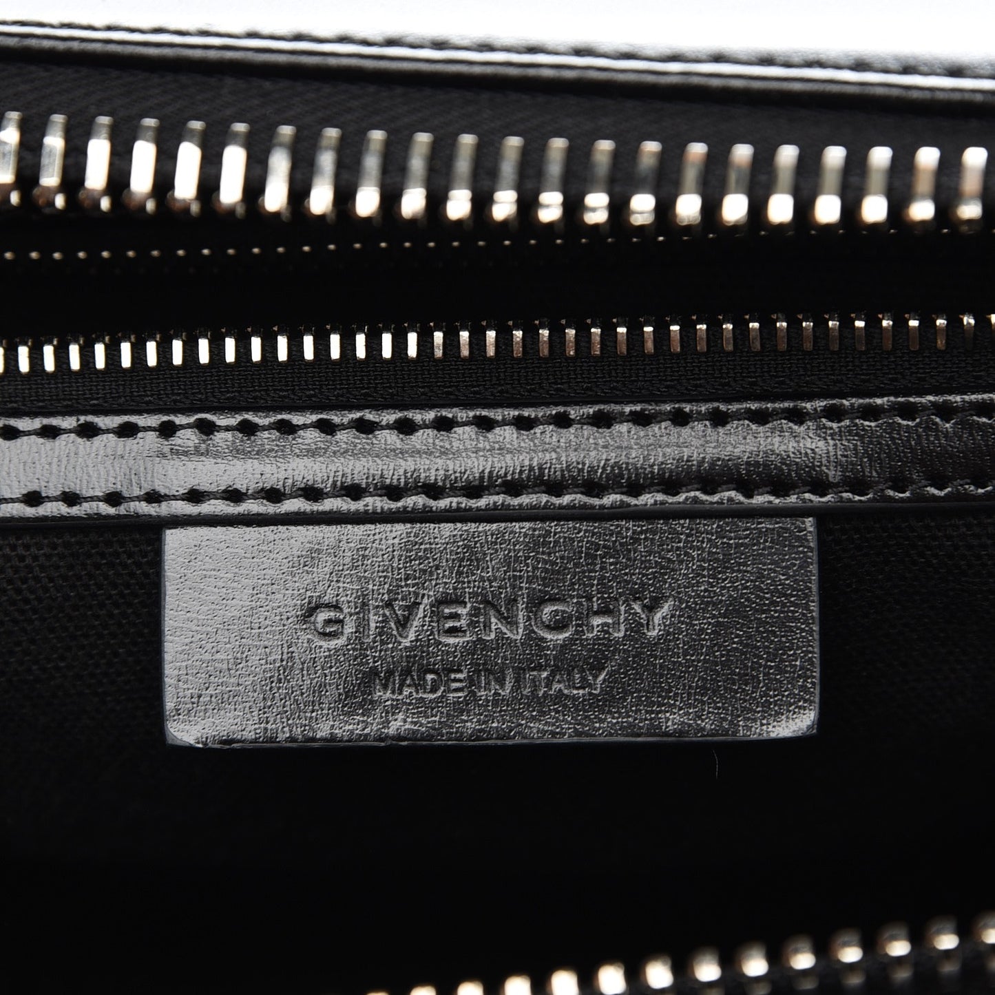 Shiny Lord Calfskin Medium Antigona Black