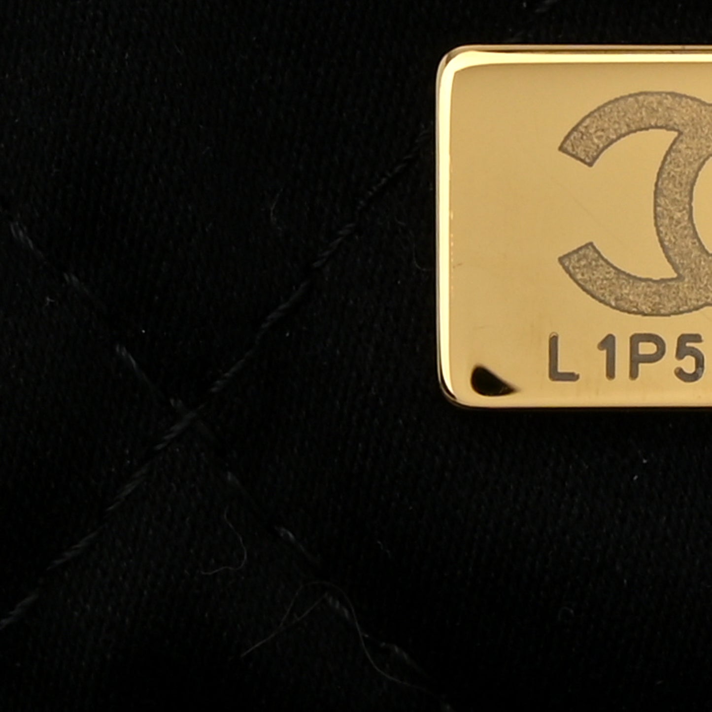 Shiny Calfskin Quilted Chanel 22 Black