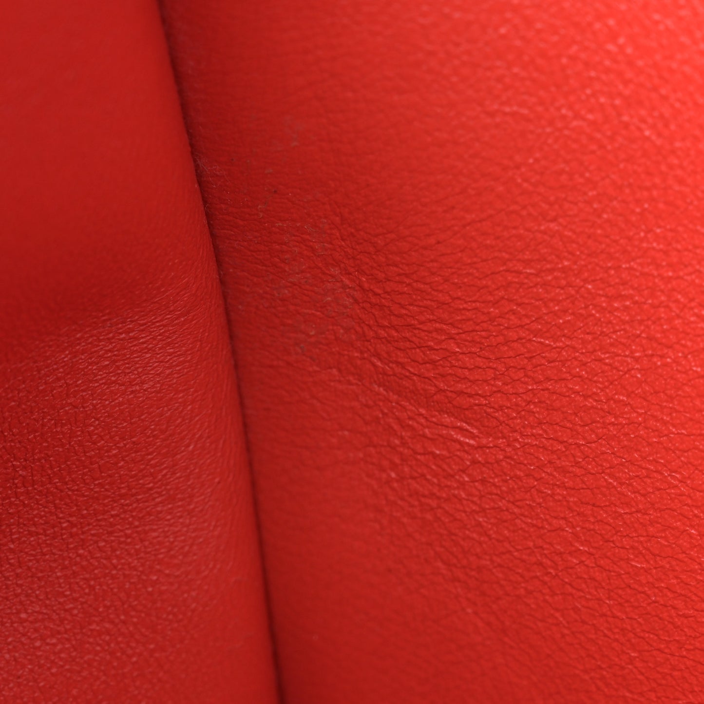 Drummed Calfskin Suede Medium Trapeze Vermillion
