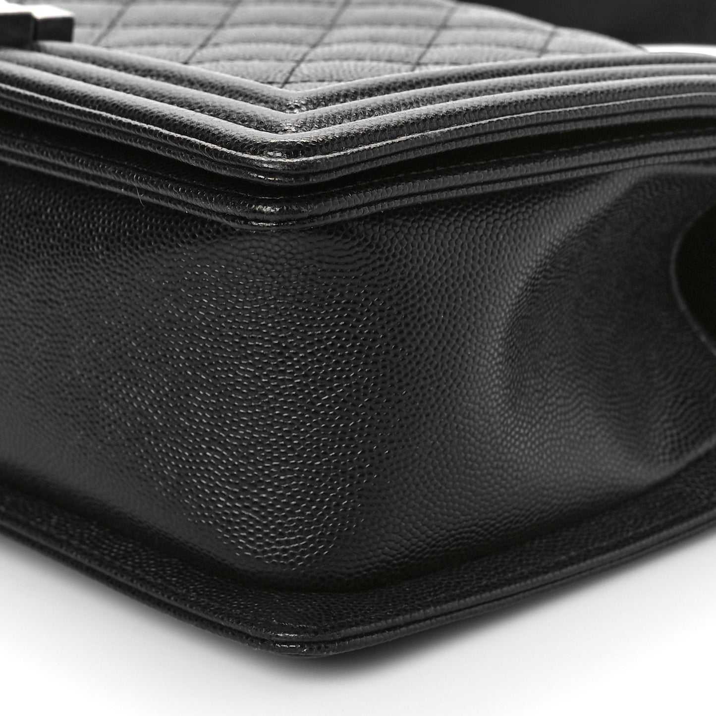 Caviar Quilted Medium Boy Flap Black