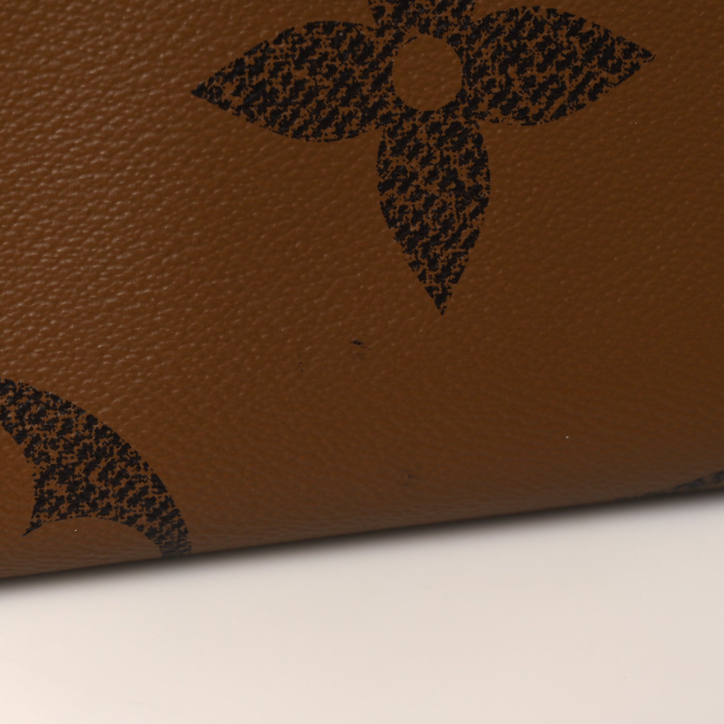 Reverse Monogram Giant Onthego MM