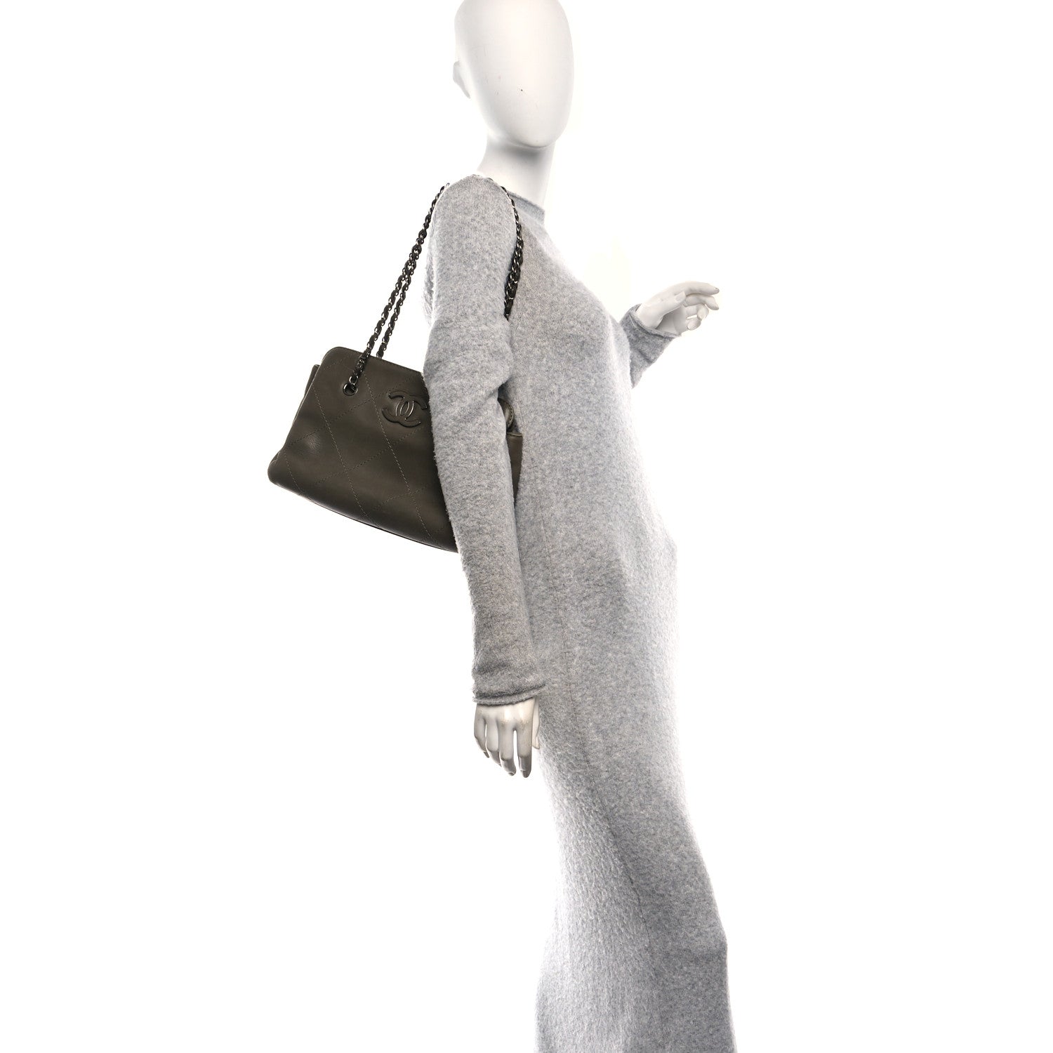 Chanel Washed Calfskin Diamond Stitch Hamptons Shopping Tote Green 2 of 10