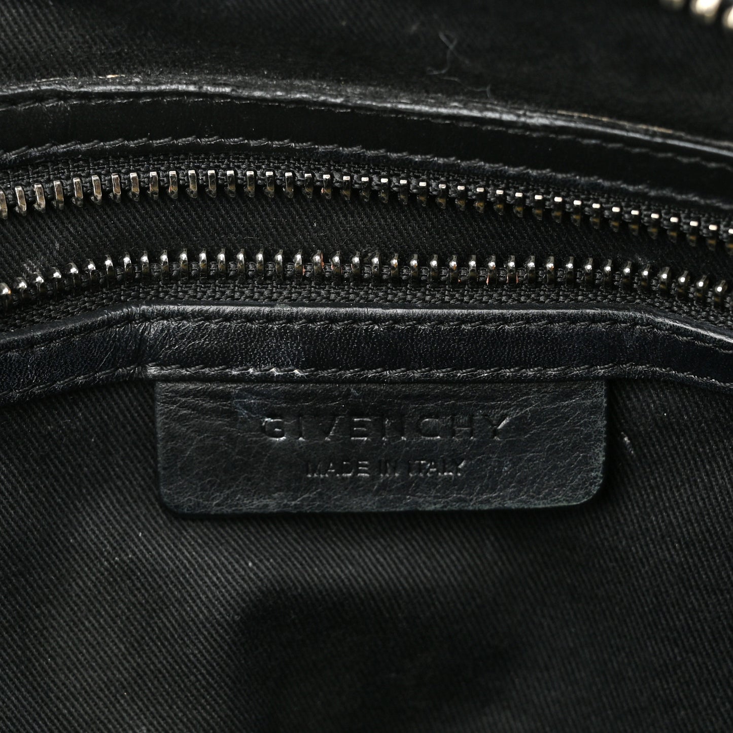 Sugar Goatskin Medium Antigona Black