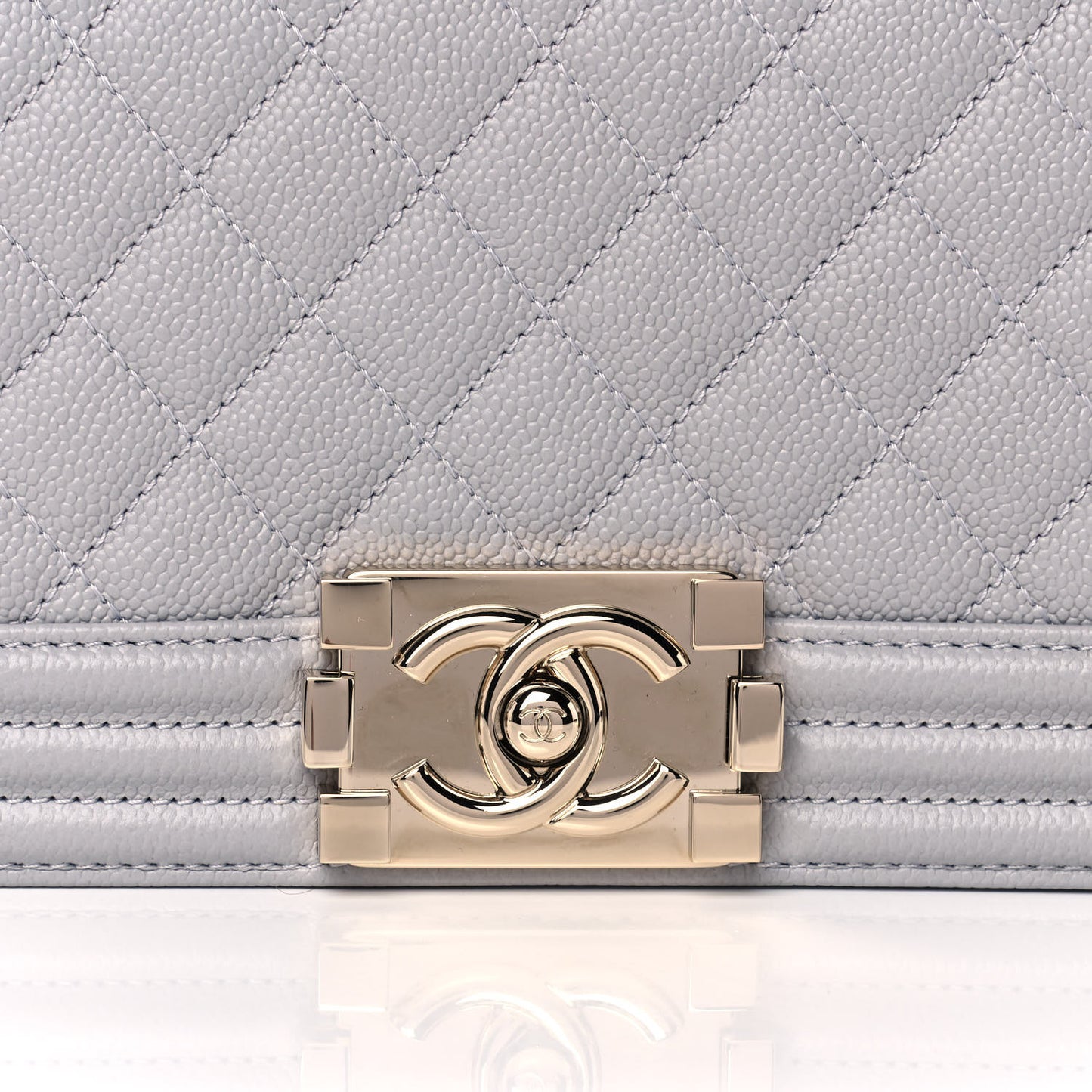 Caviar Quilted Medium Boy Flap Light Grey