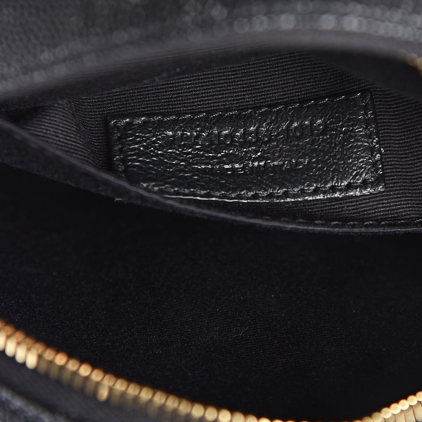Grain De Poudre Matelasse Chevron Quilted Round Vinyle Camera Bag Black