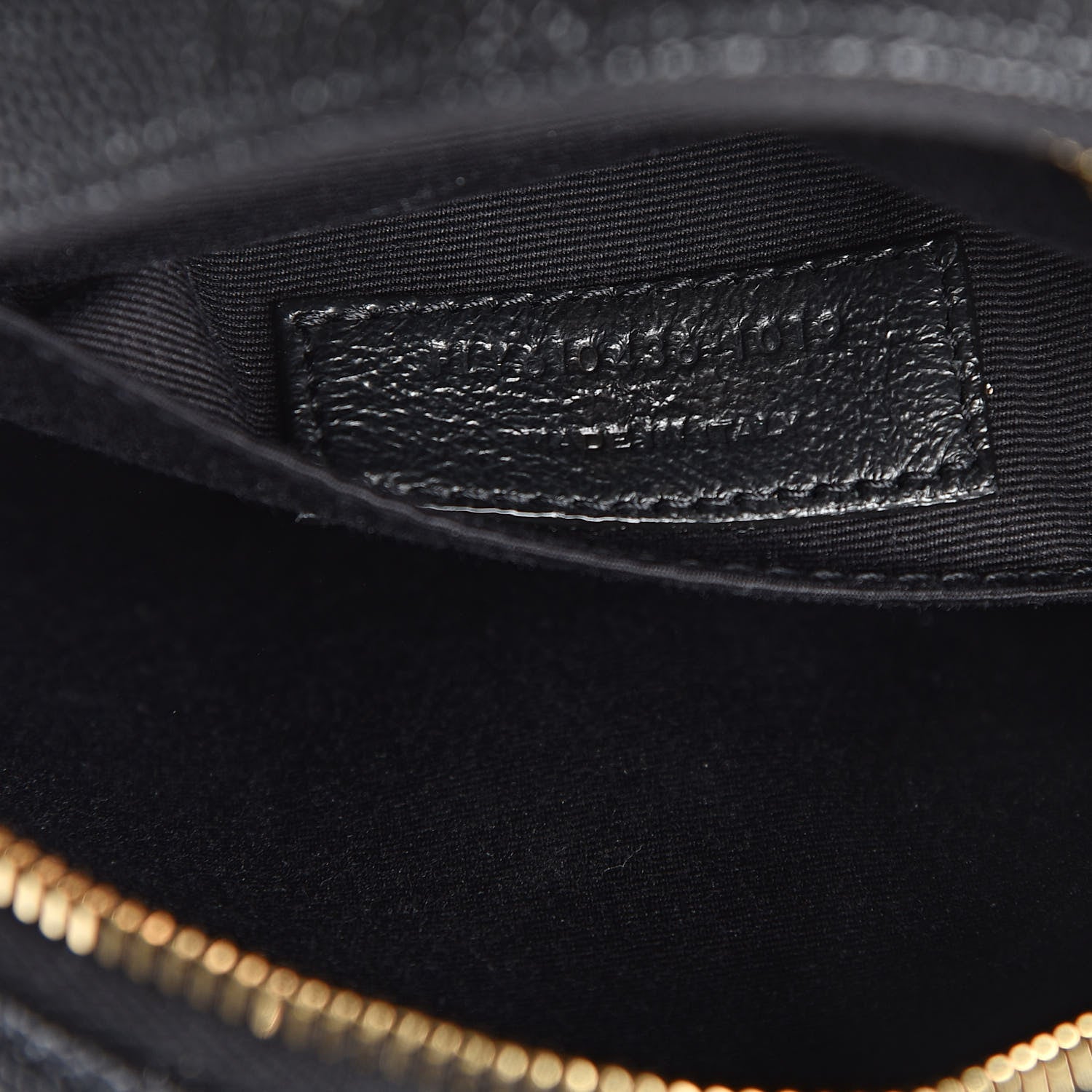 Saint Laurent Grain De Poudre Matelasse Chevron Quilted Round Vinyle Camera Bag Black 7 of 10