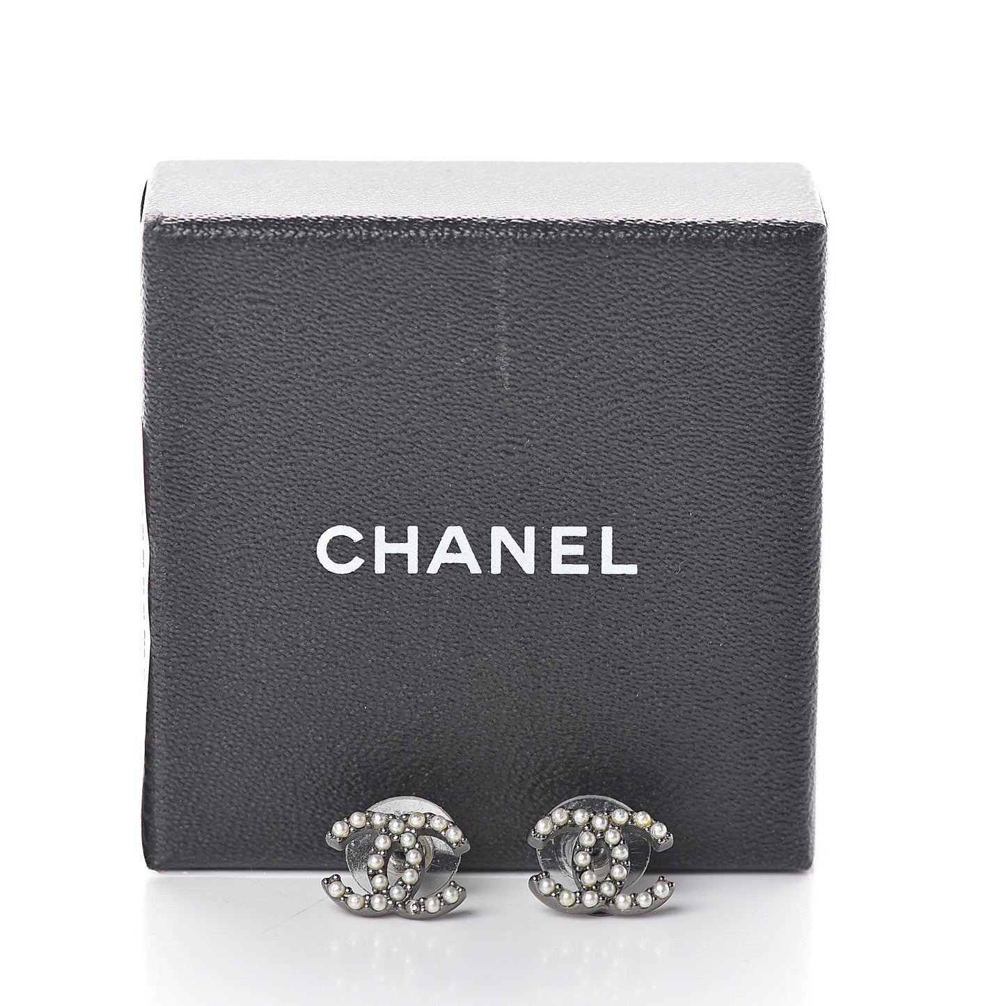 Pearl CC Earrings Silver