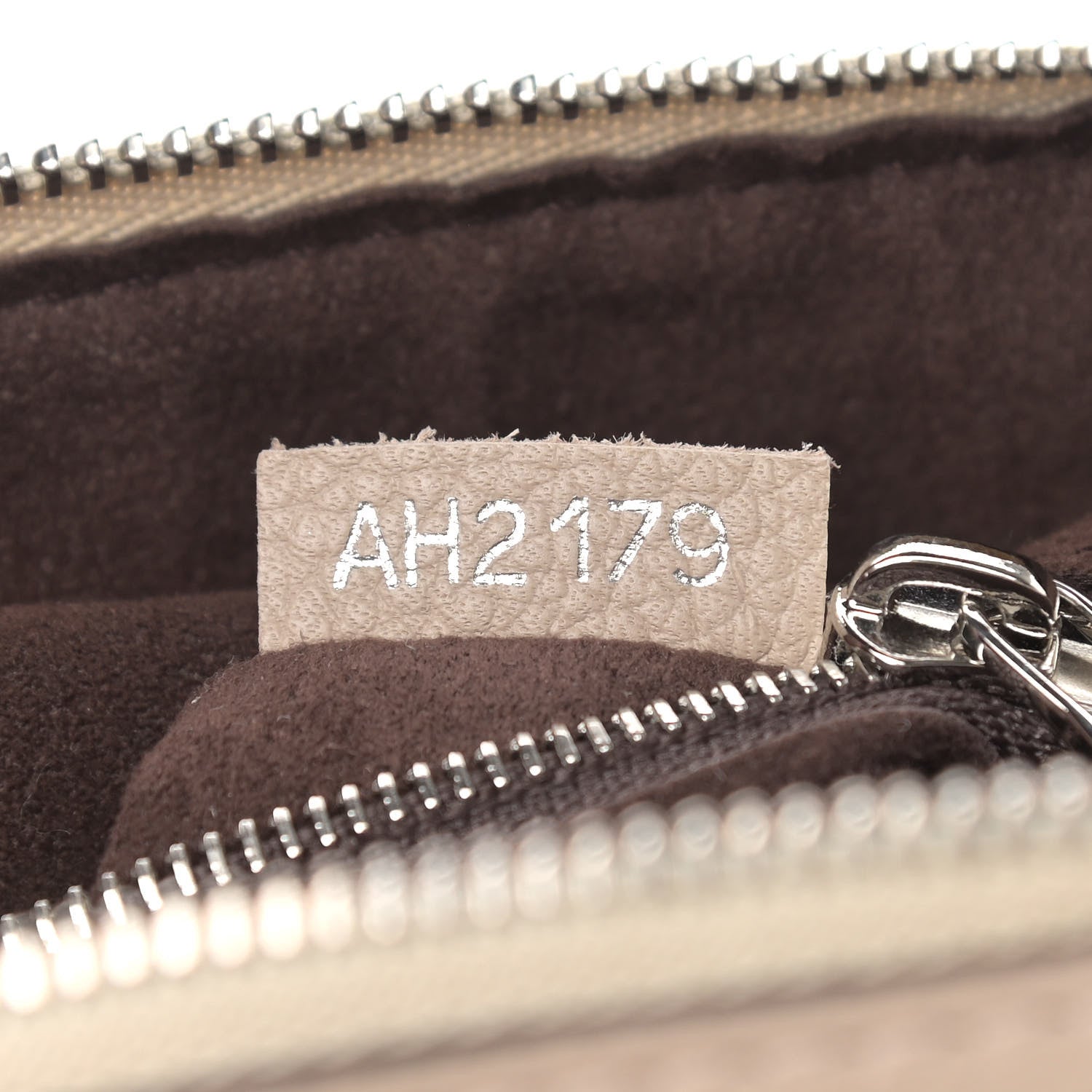 Louis Vuitton Mahina Babylone Chain BB Galet 7 of 9