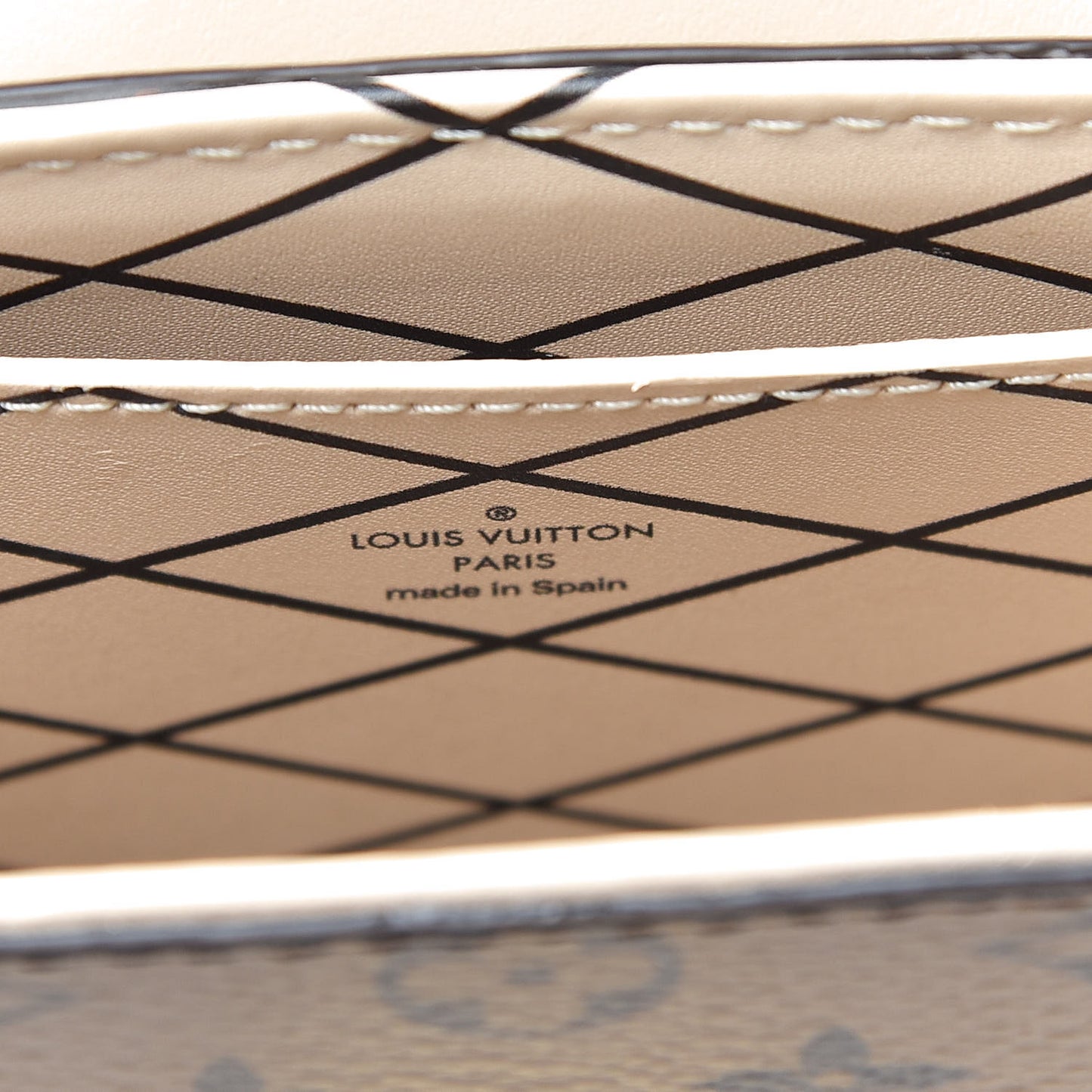 Reverse Monogram Pochette Trunk Verticale
