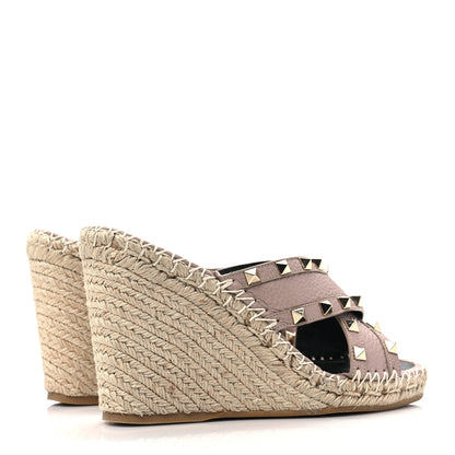 Valentino Garavani Pebbled Calfskin Rockstud Criss Cross Espadrille 15/105mm Wedge Sandals 37 Poudre 4 of 9