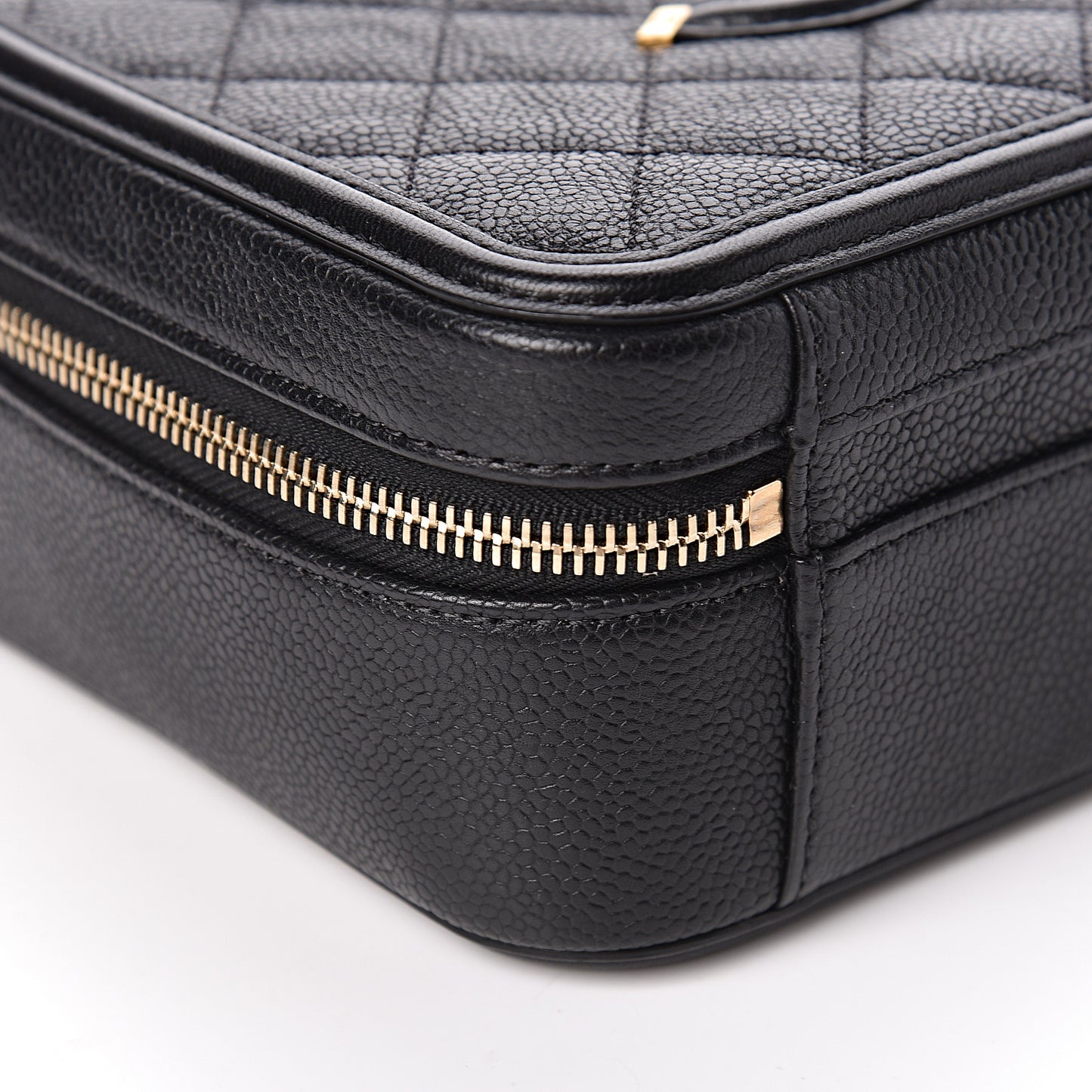 Caviar Quilted Medium CC Filigree Vanity Case Black