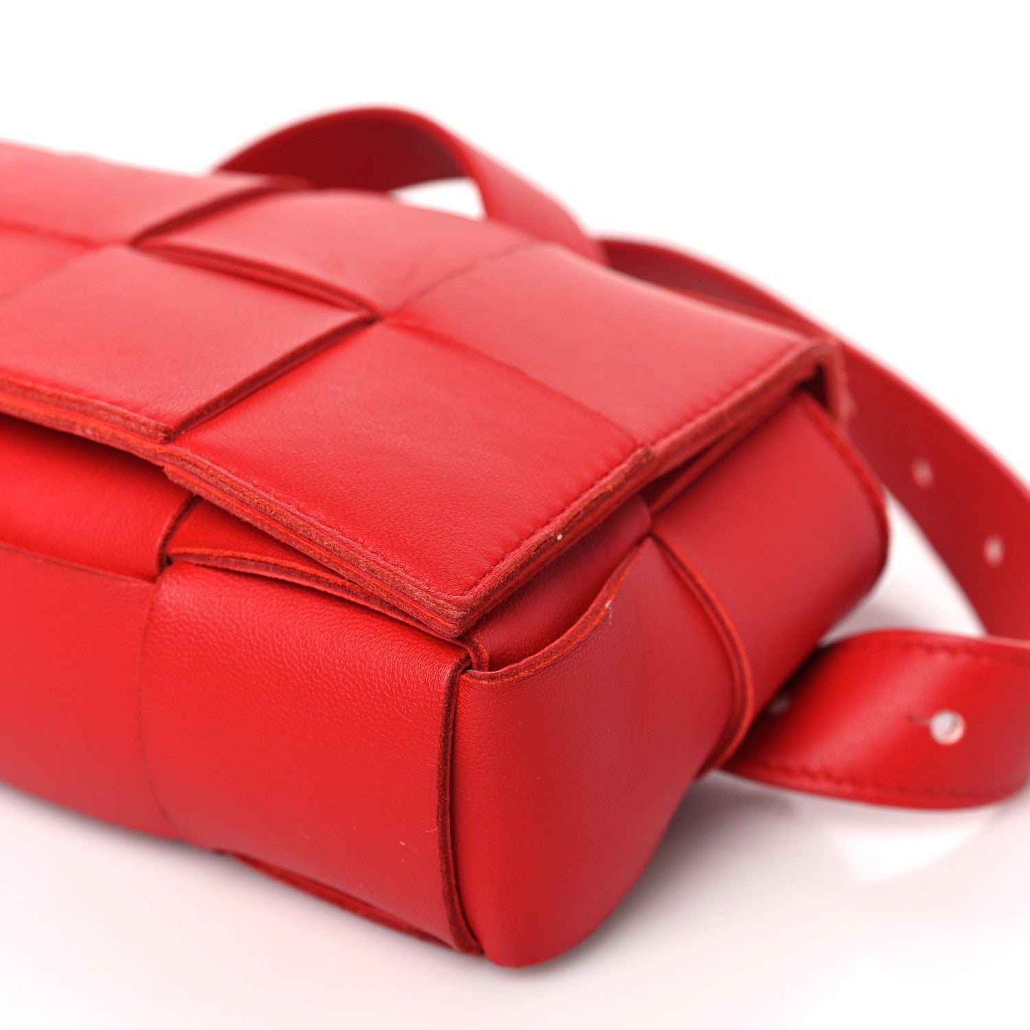 Bottega Veneta Nappa Maxi Intreccio The Belt Cassette Bag Chilli 8 of 8