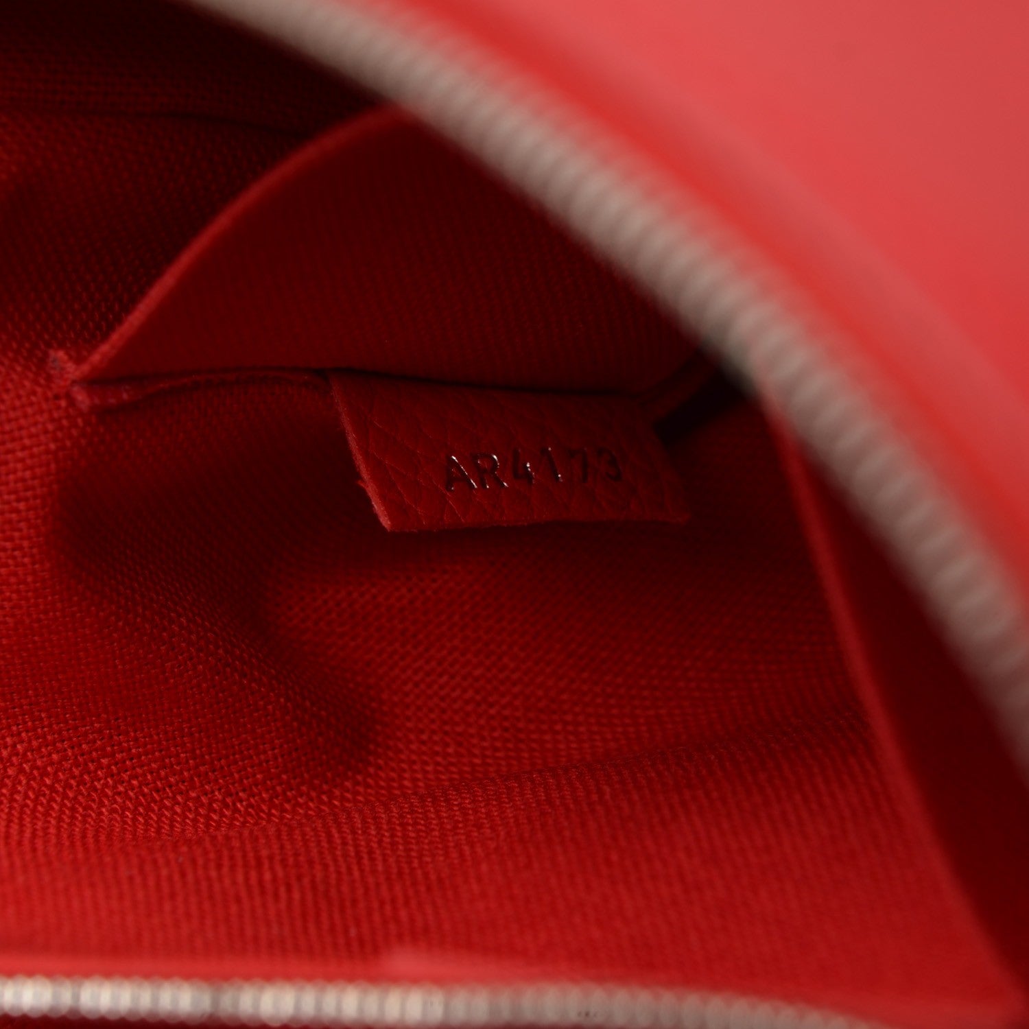 Louis Vuitton Essentiel Cuir Boheme Carmine 8 of 8