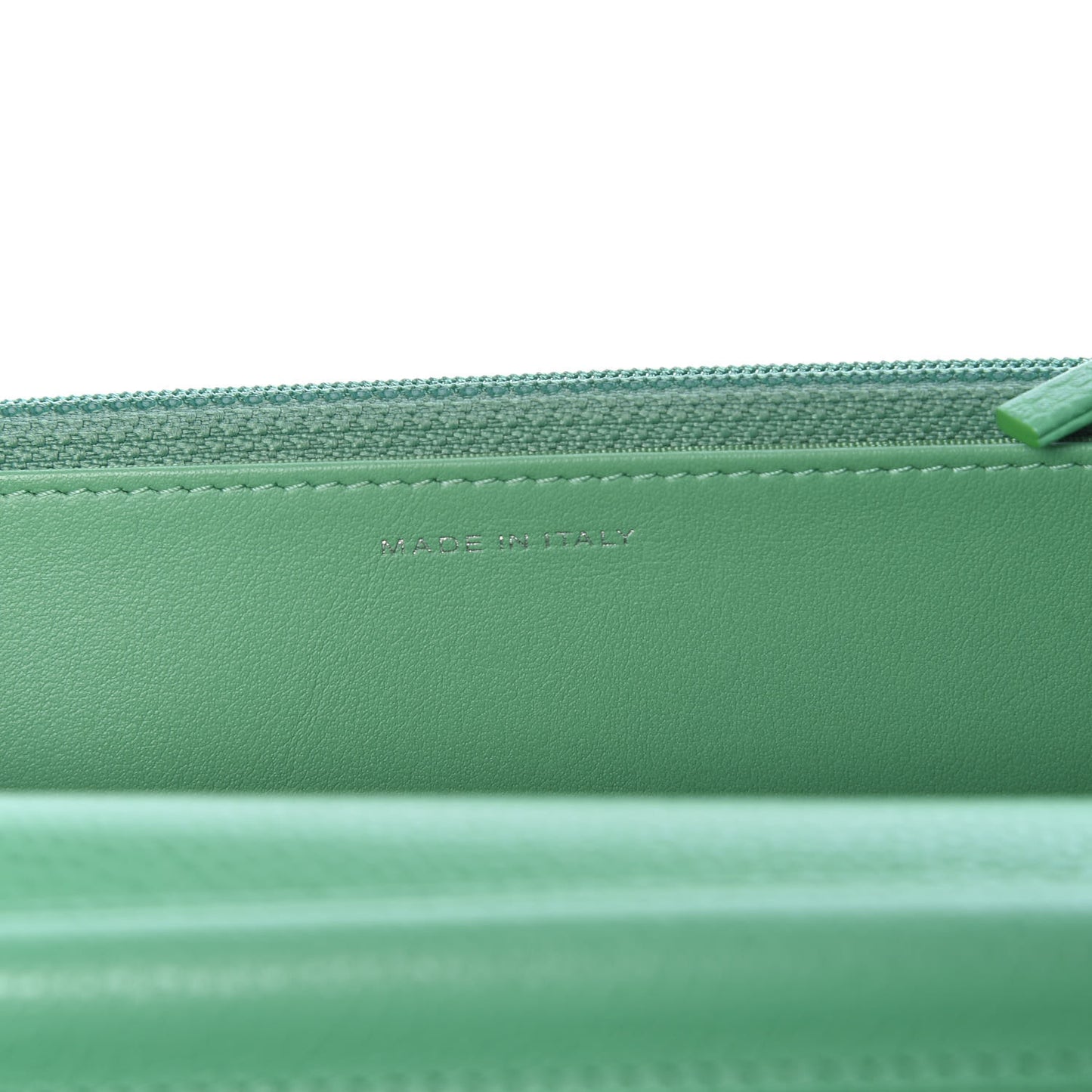 Caviar Chevron Quilted Wallet On Chain WOC Green
