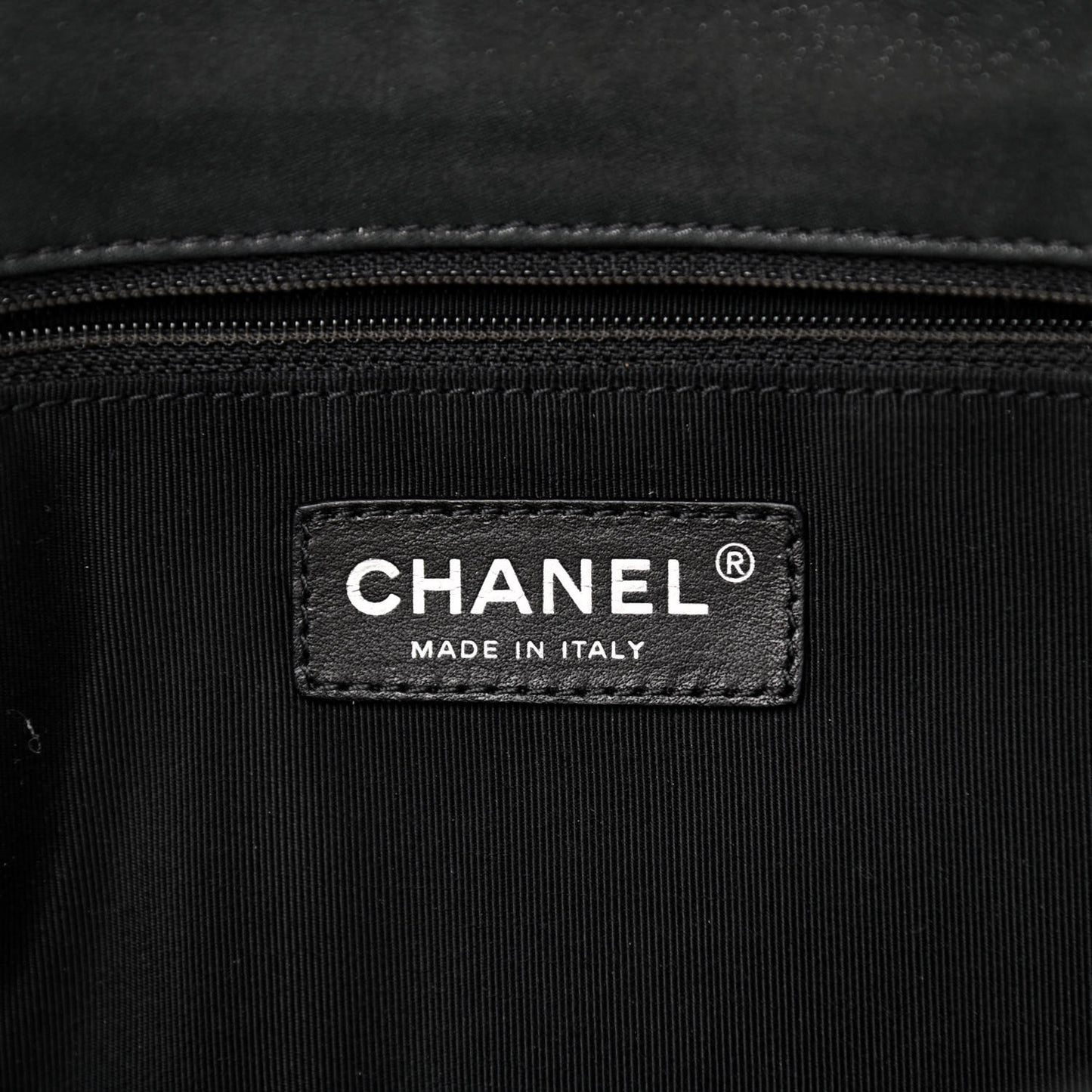 Iridescent Calfskin Large Chic Quilt Flap Black