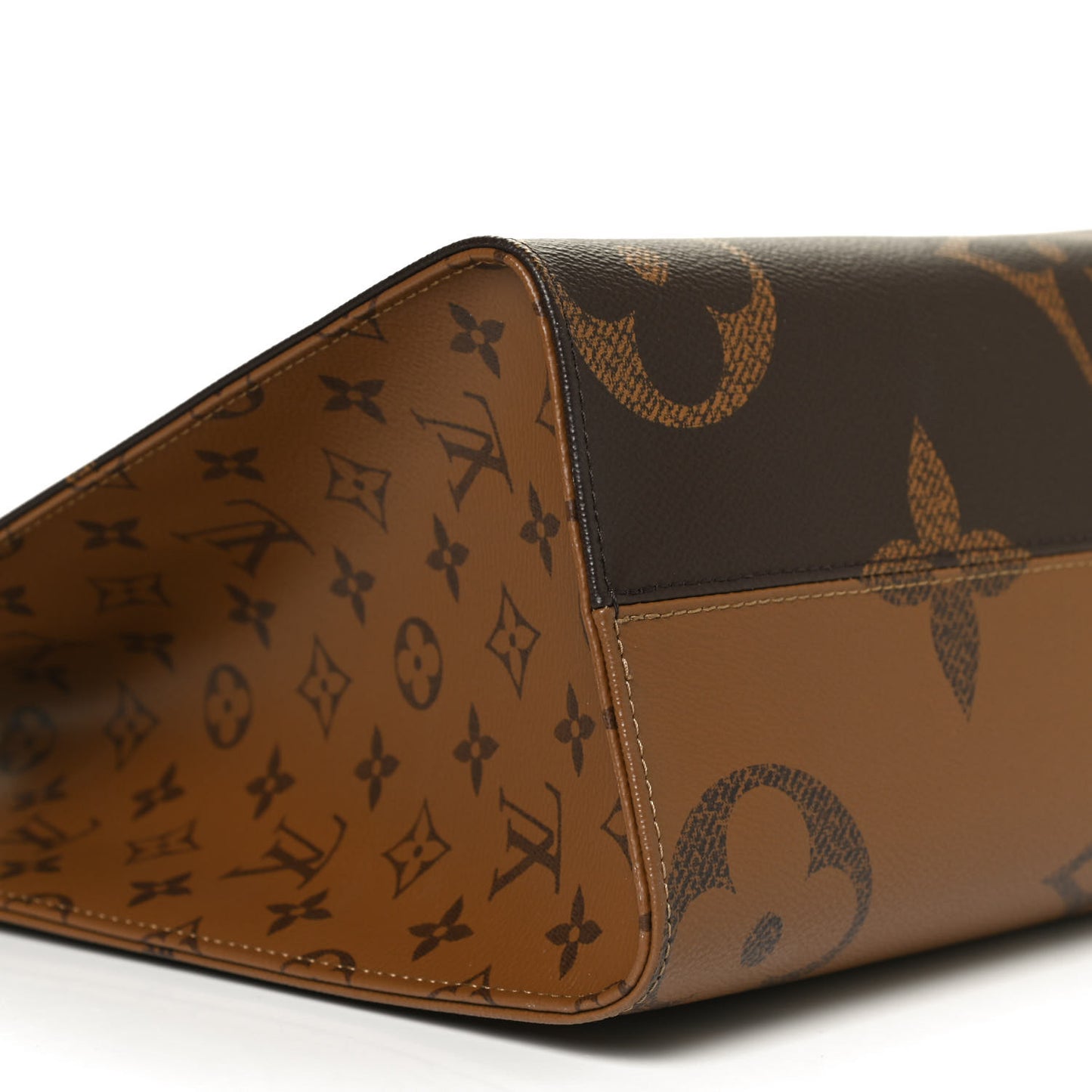 Reverse Monogram Giant Onthego MM