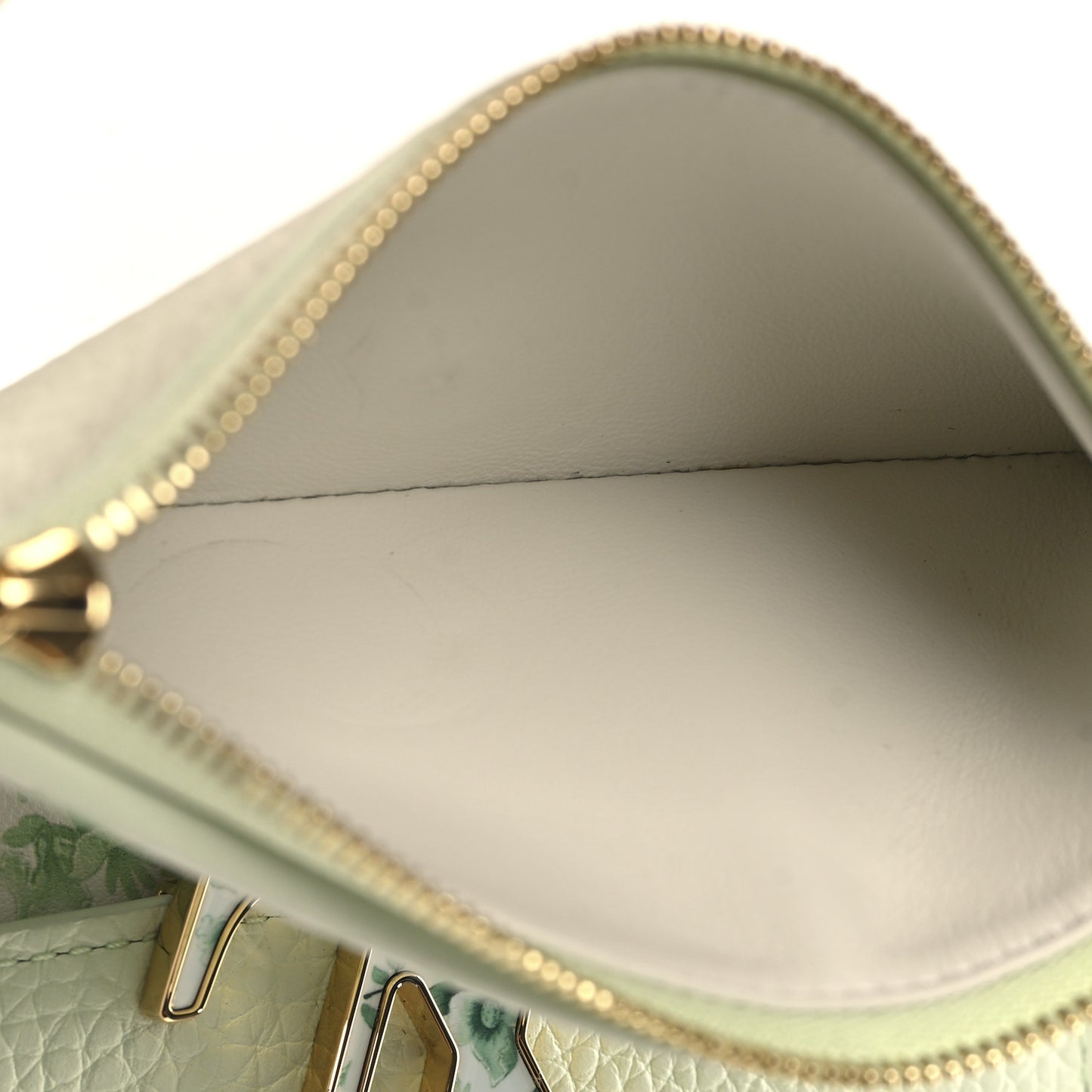 Taurillon Karung Capucines Compact Wallet Vert D'eau Green