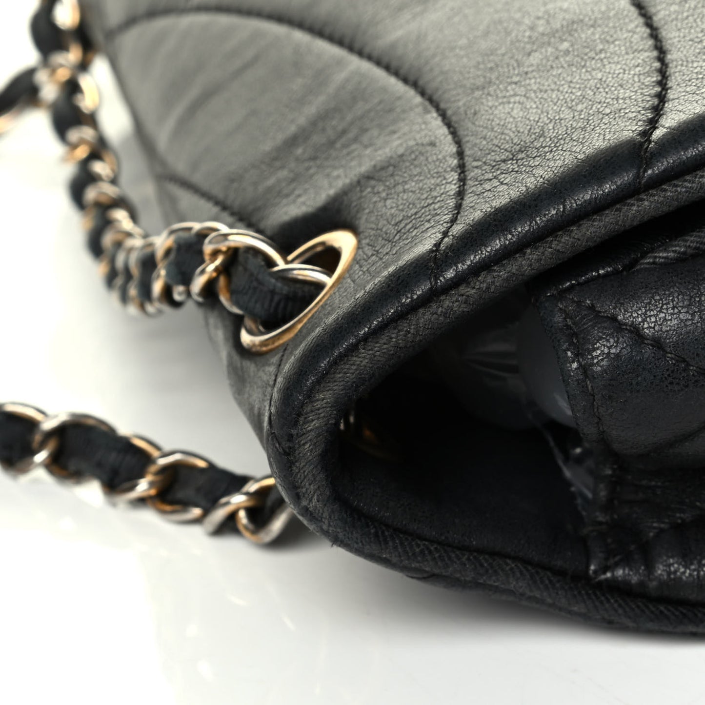 Lambskin Scallop Quilted Medium Pagoda Flap Black