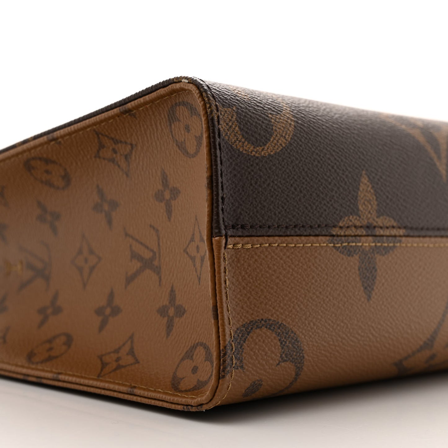 Reverse Monogram Giant Onthego PM