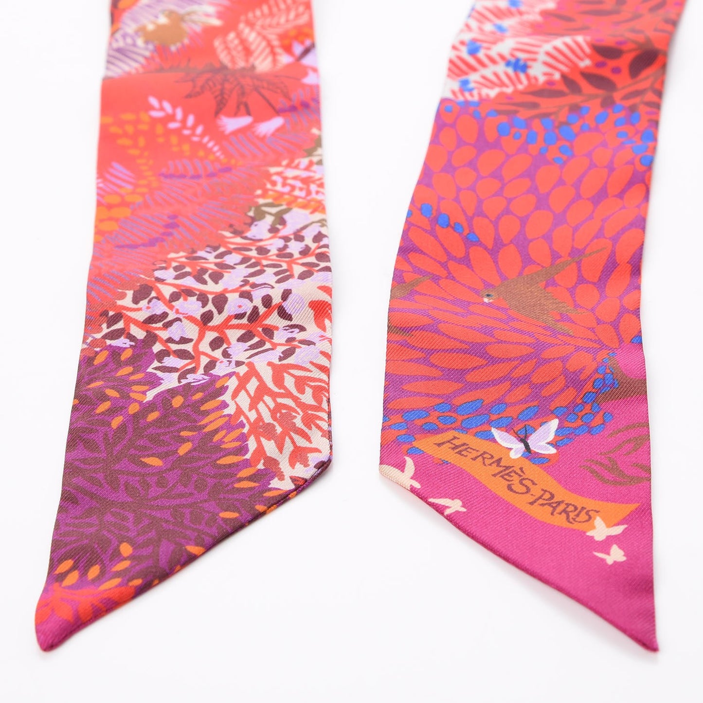 Silk Dans un Jardin Anglais Twilly Fuchsia Rouge Bleu Roy