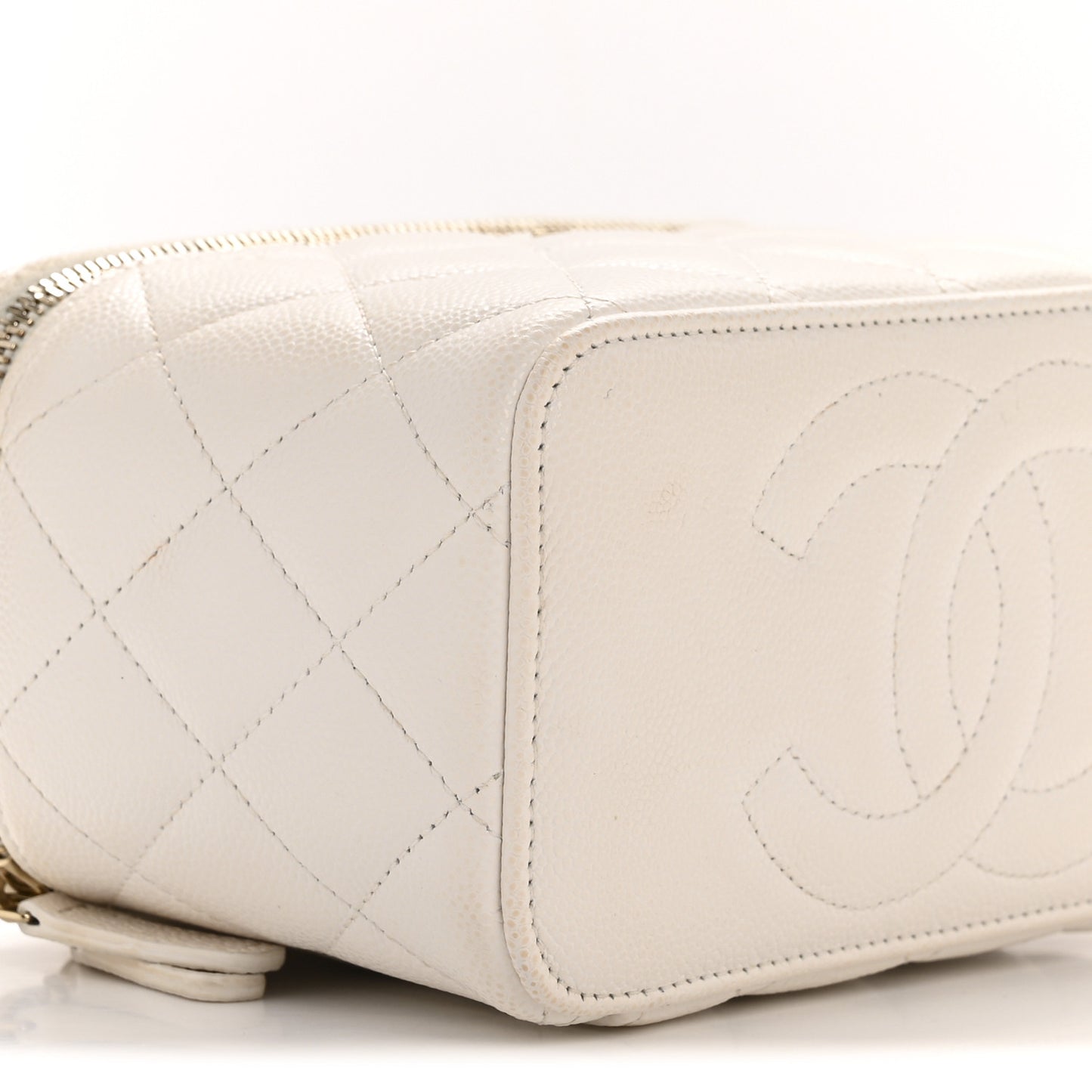 Caviar Quilted Small Vanity Case With Chain White