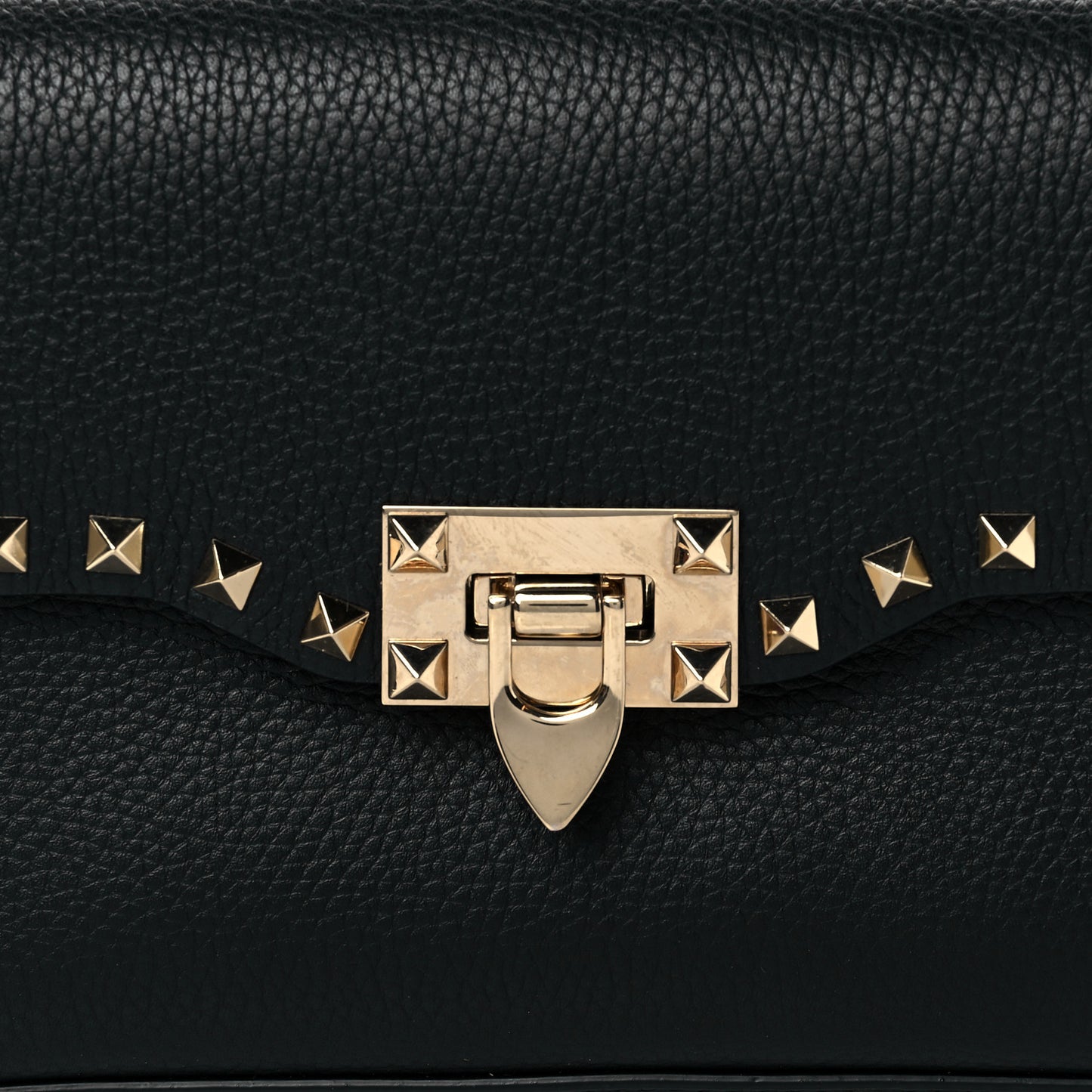 Pebbled Calfskin Medium Rockstud Flip Lock Crossbody Bag Black