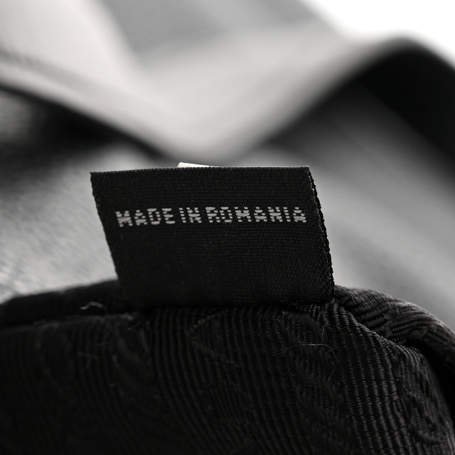 Vitello Daino Shopping Tote Black